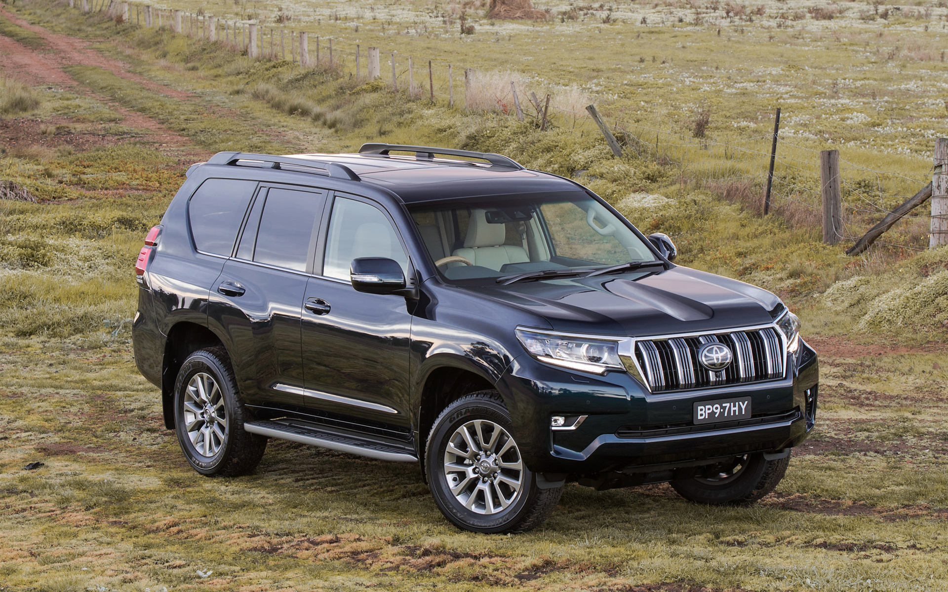 Черный внедорожник Toyota  Land Cruiser Prado, 2017