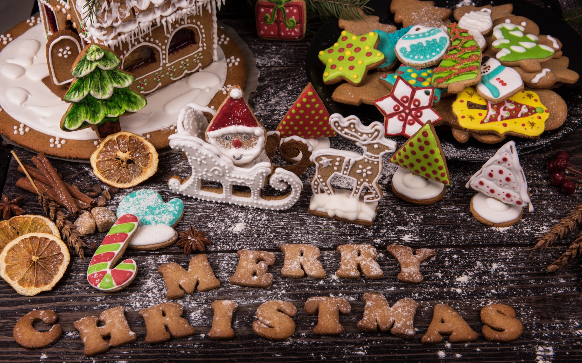 Угощения на праздник и печенье с буквами Merry Christmas