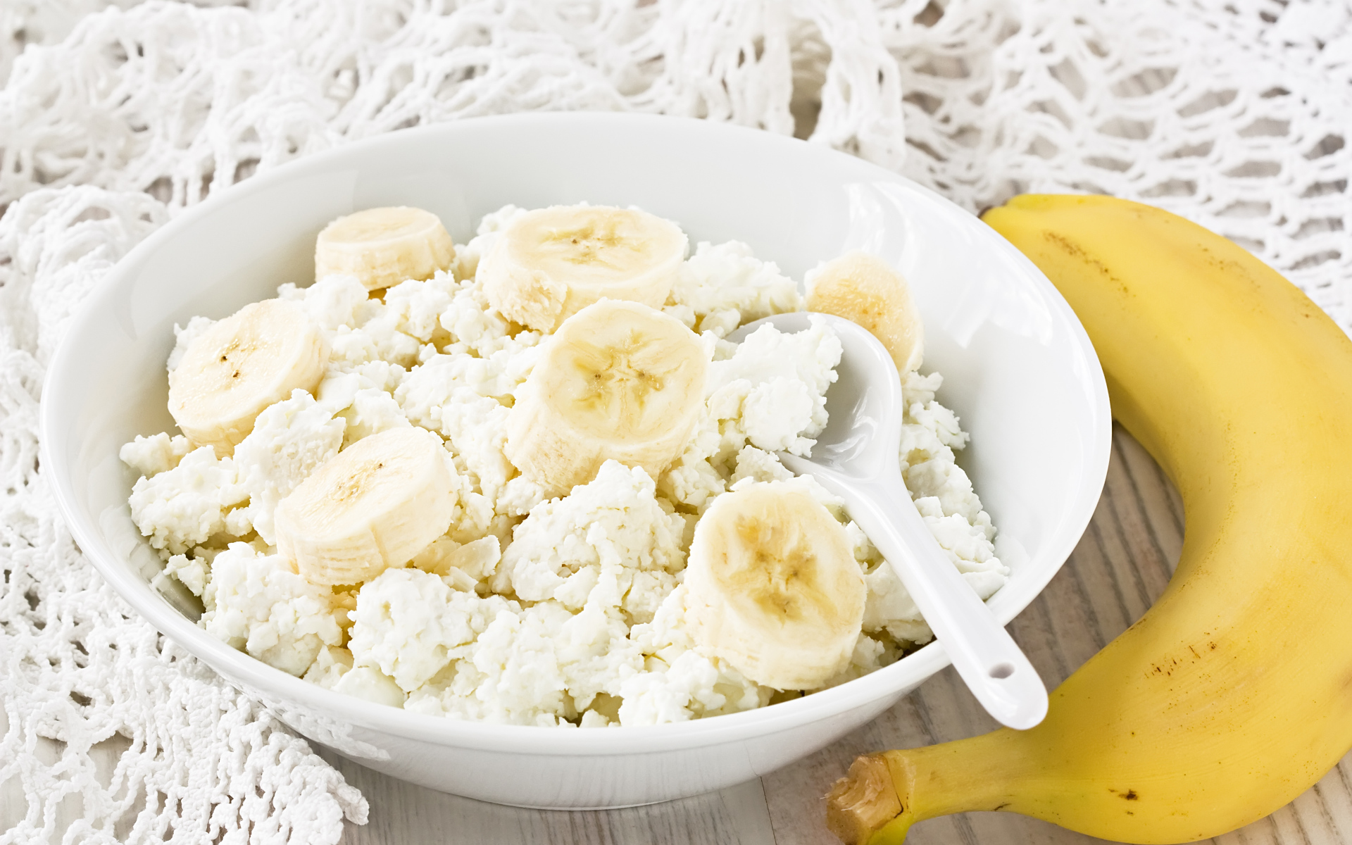 Творог с бананами на завтрак 