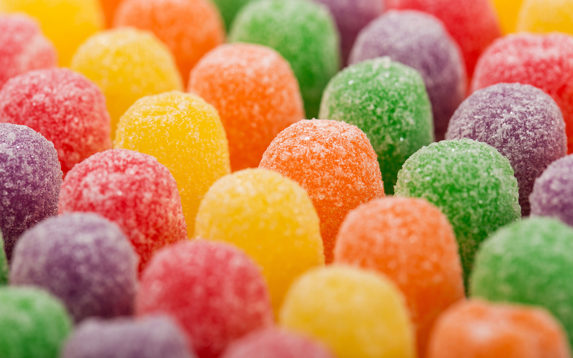 Разноцветные мармеладные конфеты в сахаре 