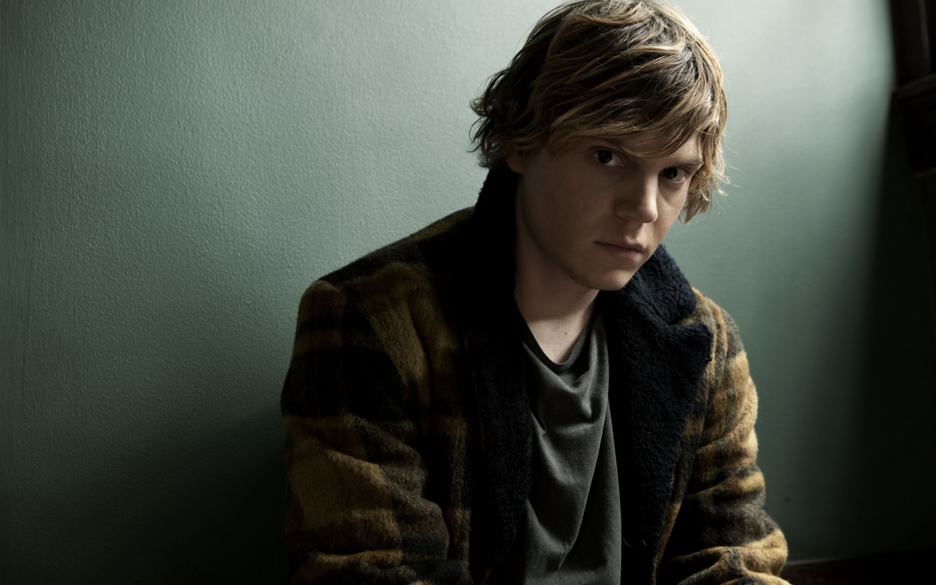 Молодой американский актер Эван Питерс