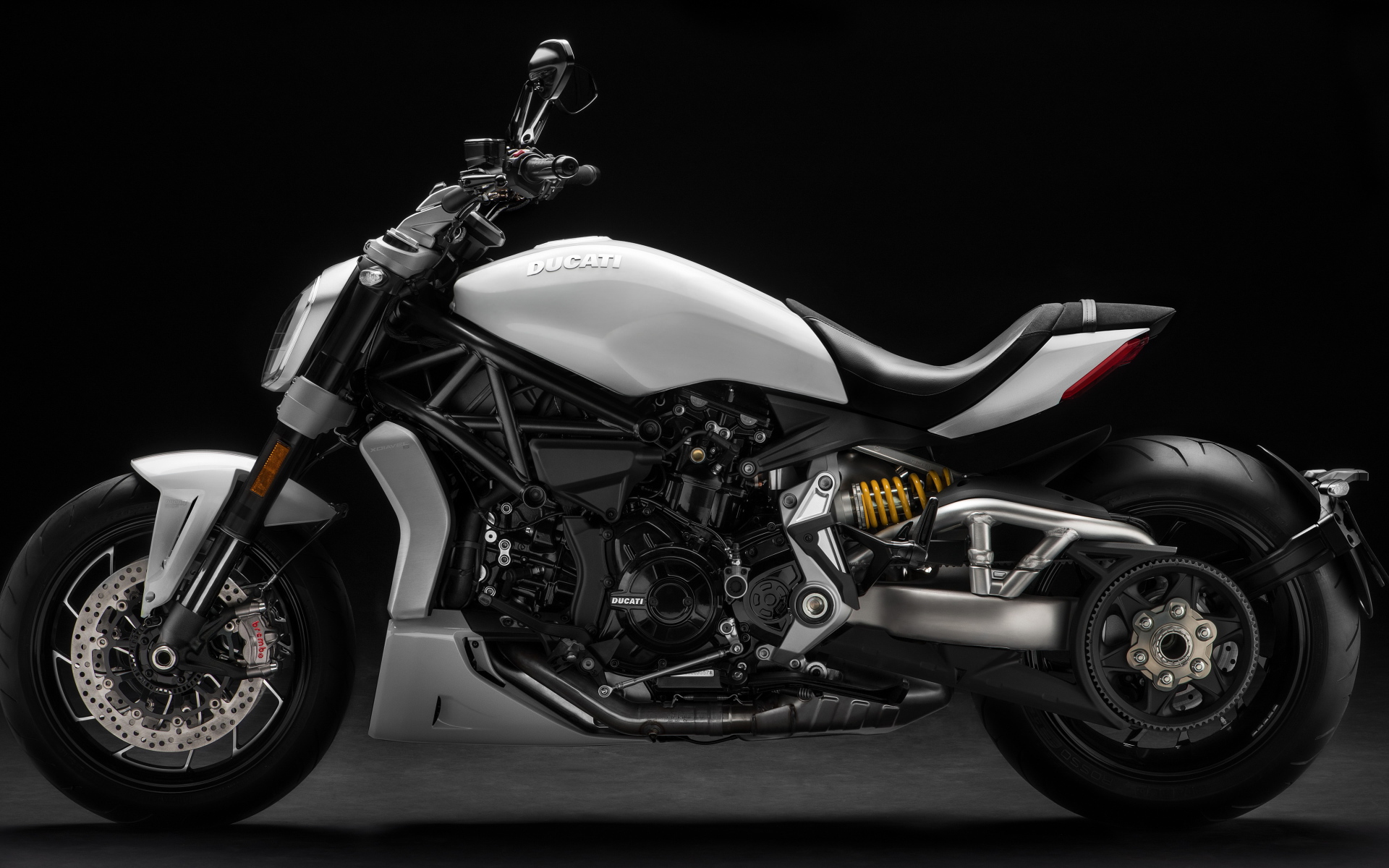 Стильный мотоцикл Ducati XDiavel S, 2018 вид сбоку