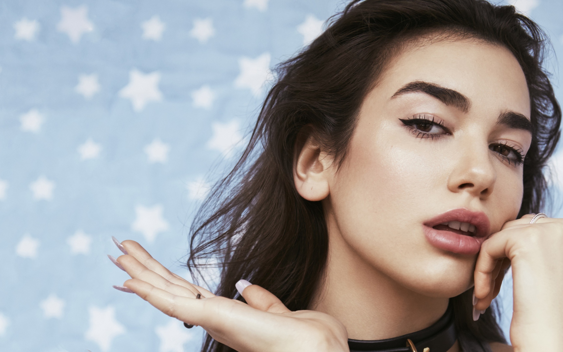 Популярная британская певица Дуа Липа