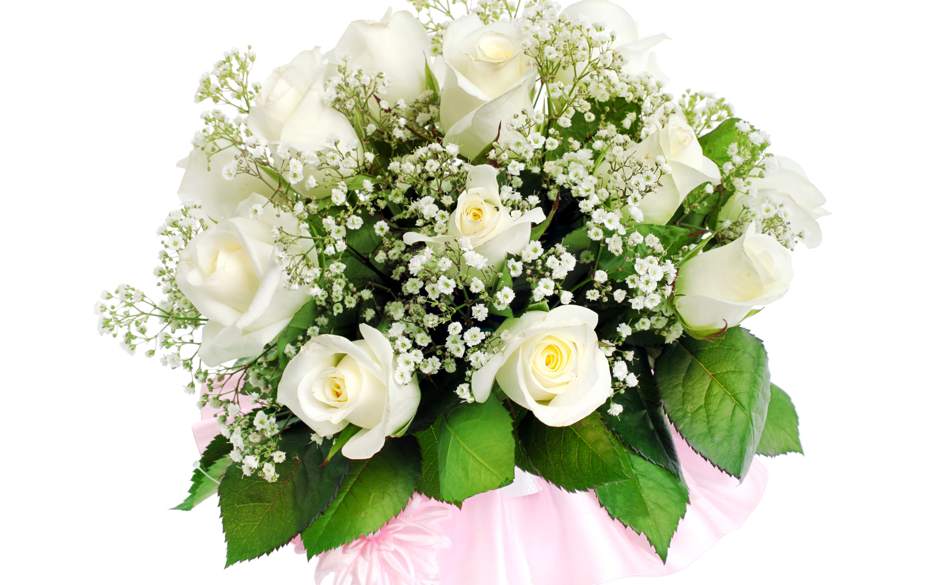 Красивый нежный букет  роз с мелкими белыми цветами