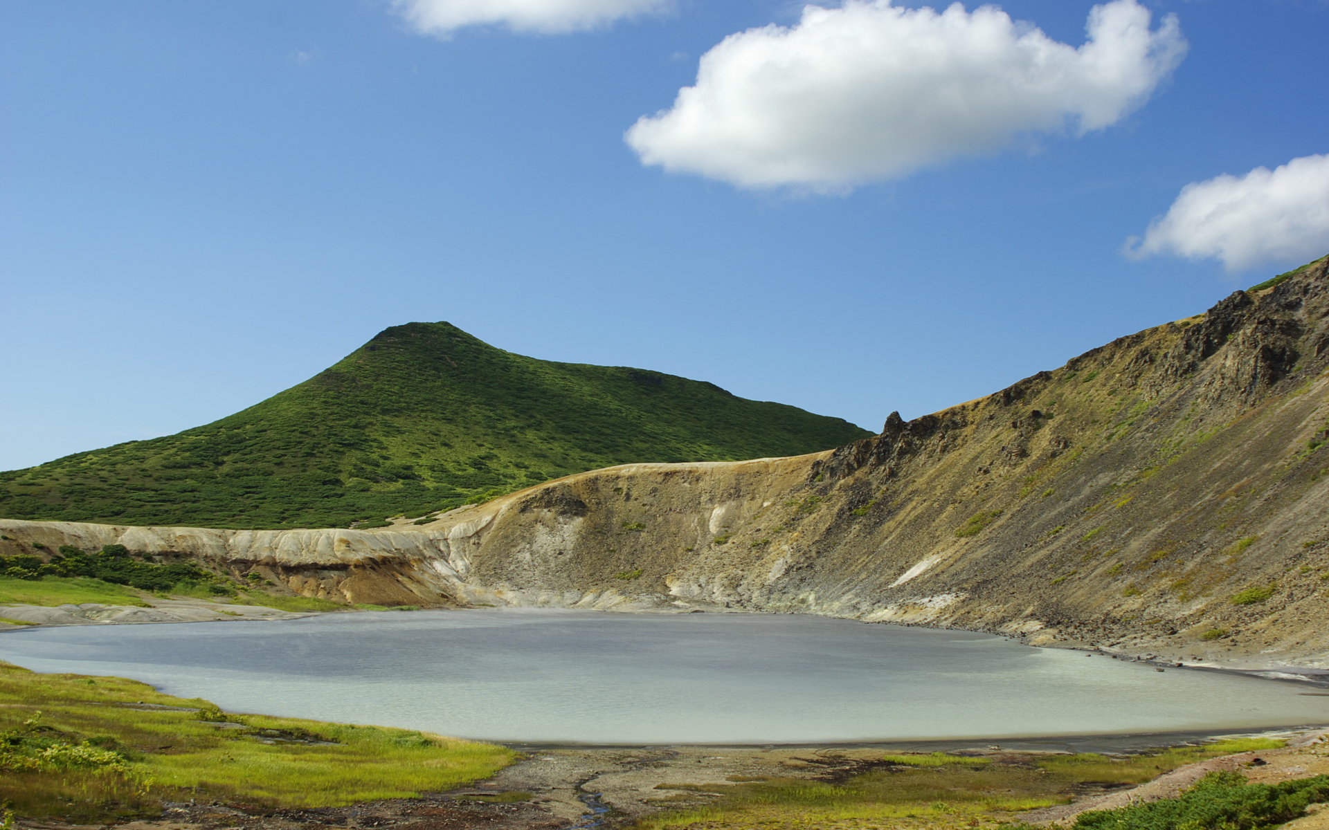 Кальдера вулкана Головнина, Курильские острова. Россия 