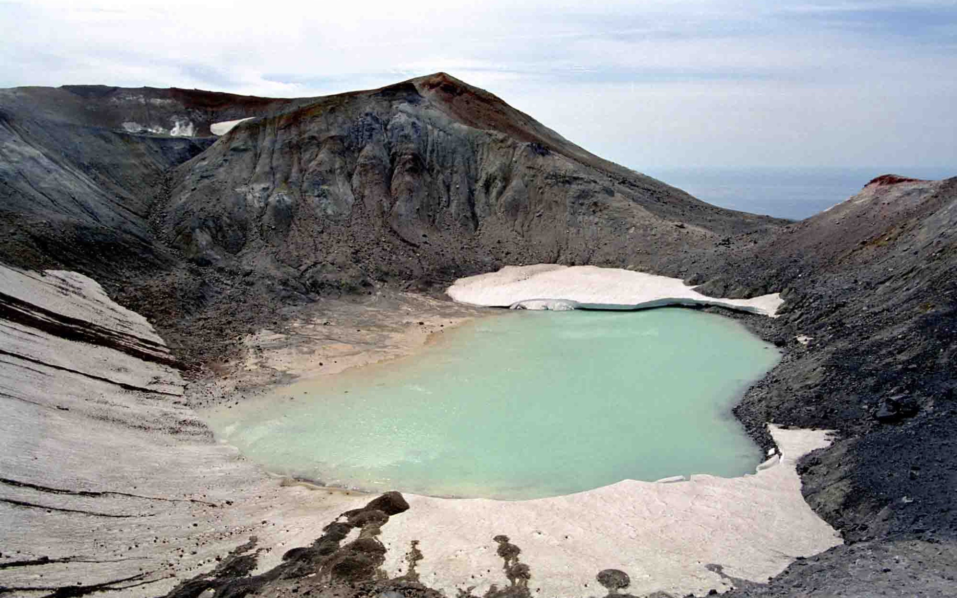 Вулкан Эбеко,  остров, Парамушир Большая Курильская гряда. Россия 