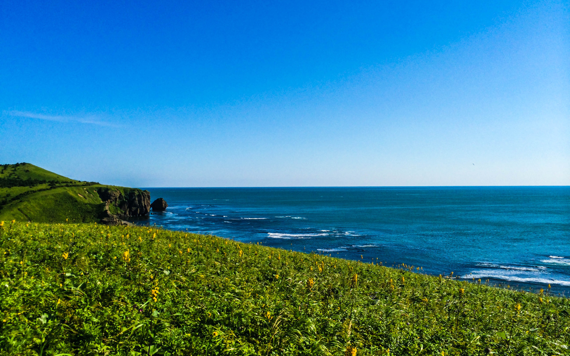 Вид на море хребет Жданко, Сахалин. Россия 
