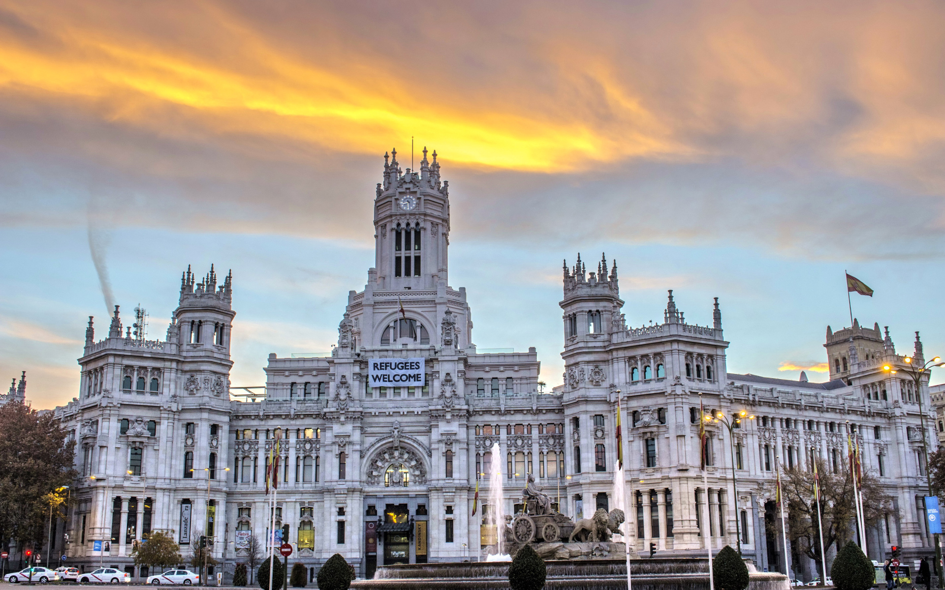 Музей Cybele Palace на фоне неба, Мадрид. Испания 