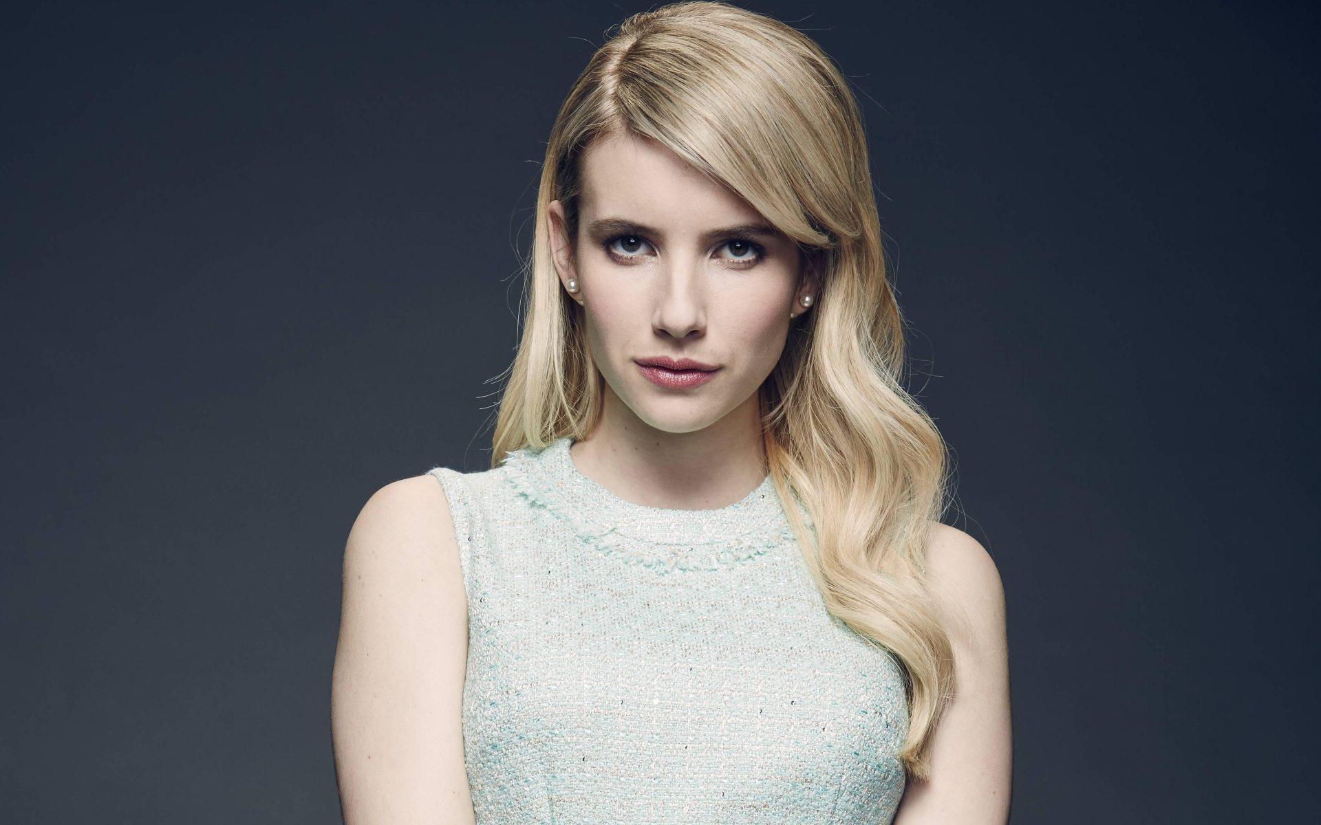 Актриса блондинка Эмма Робертс 