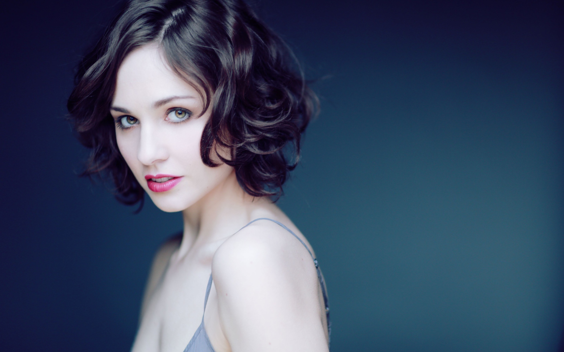 Красивая нежная девушка актриса  Таппенс Мидлтон