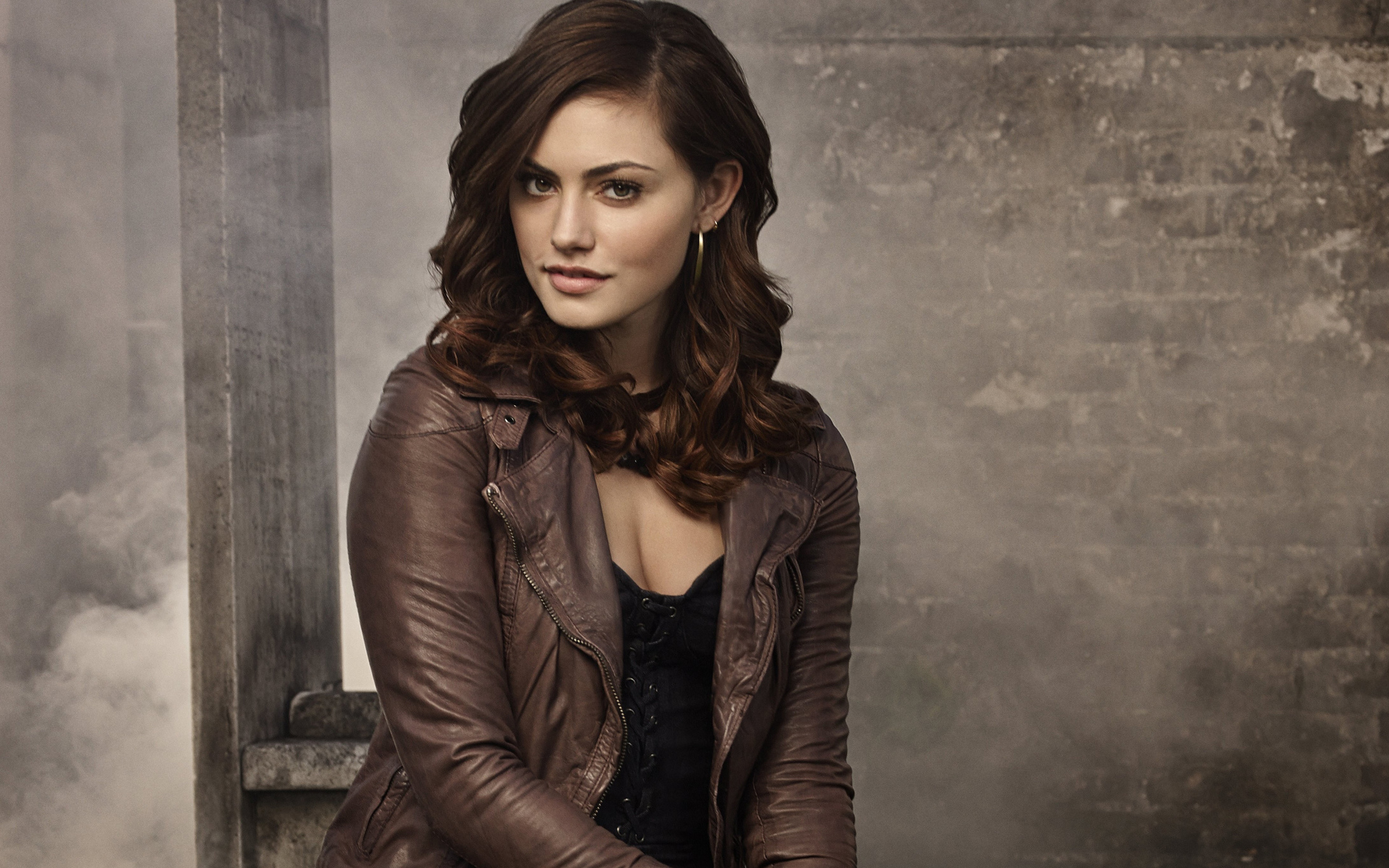 Красивая девушка австралийская актриса Фиби Тонкин