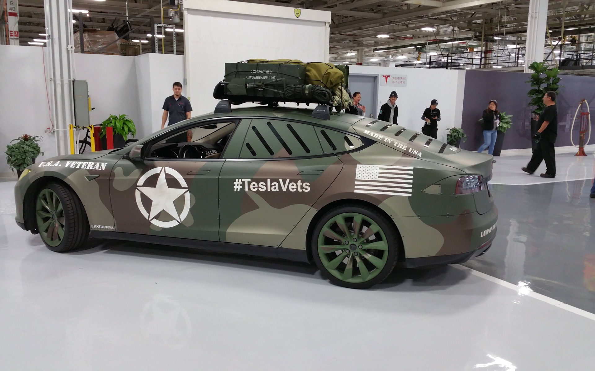 Электромобиль  Tesla Model S Military 