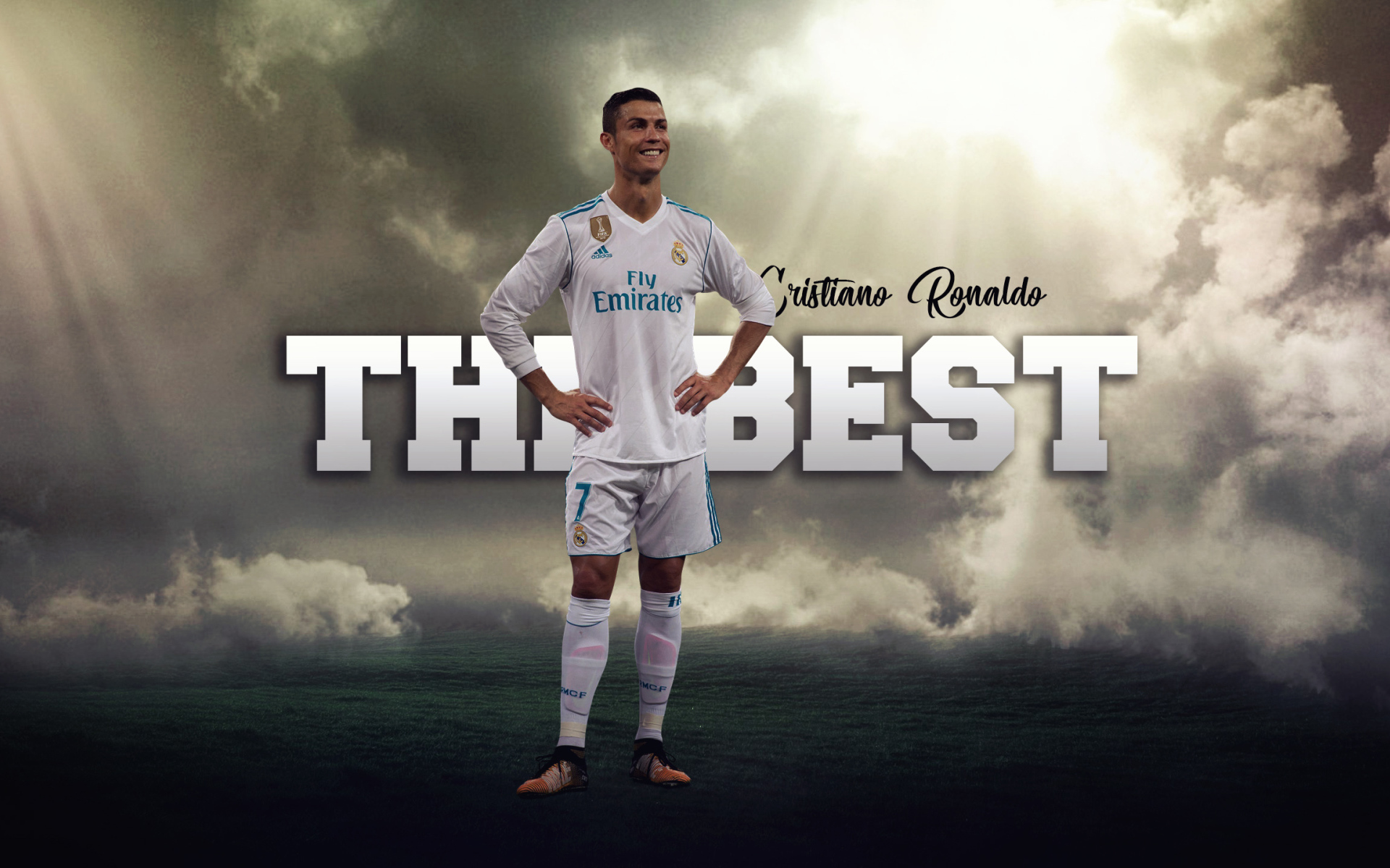 Популярный португальский футболист Криштиану Роналду на фоне надписи  The Best