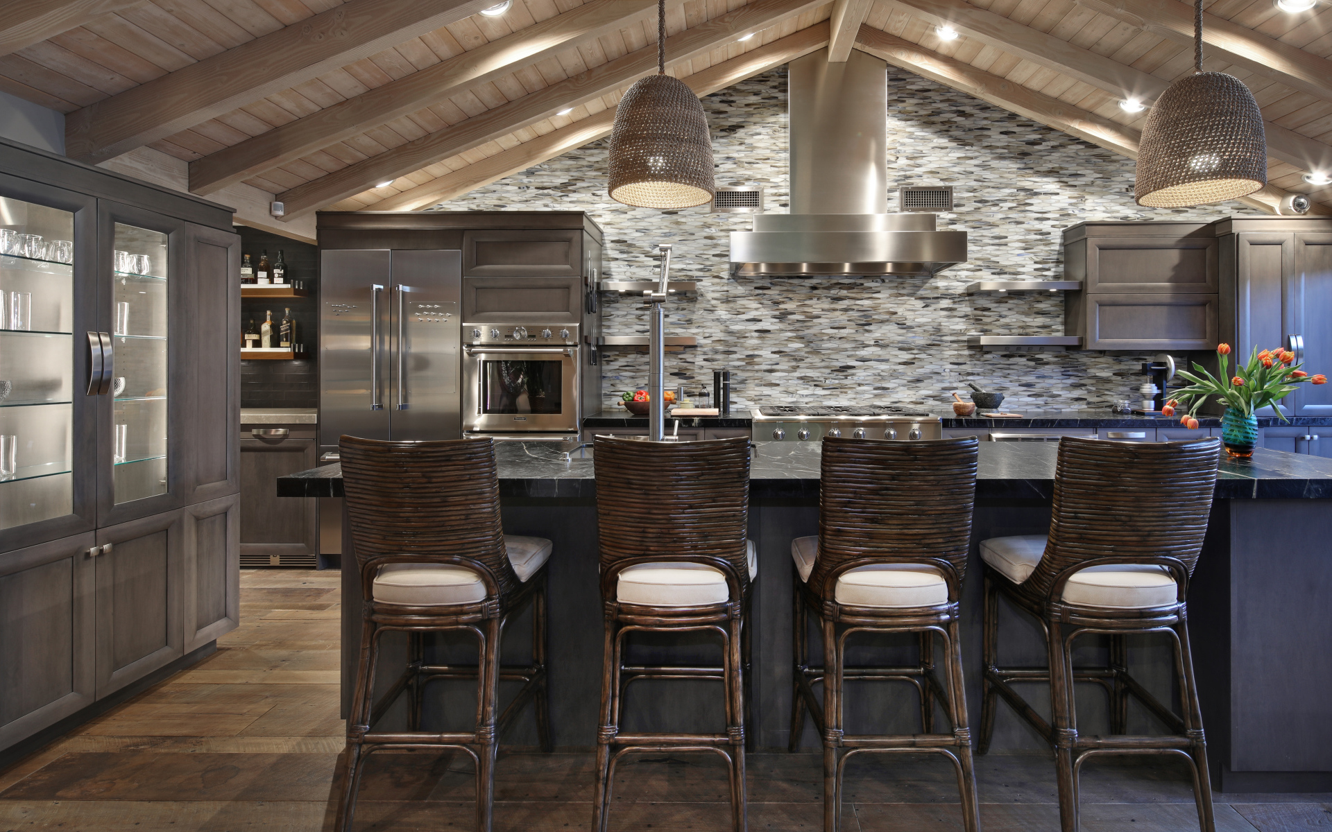 Стильная кухня в сером цвете 