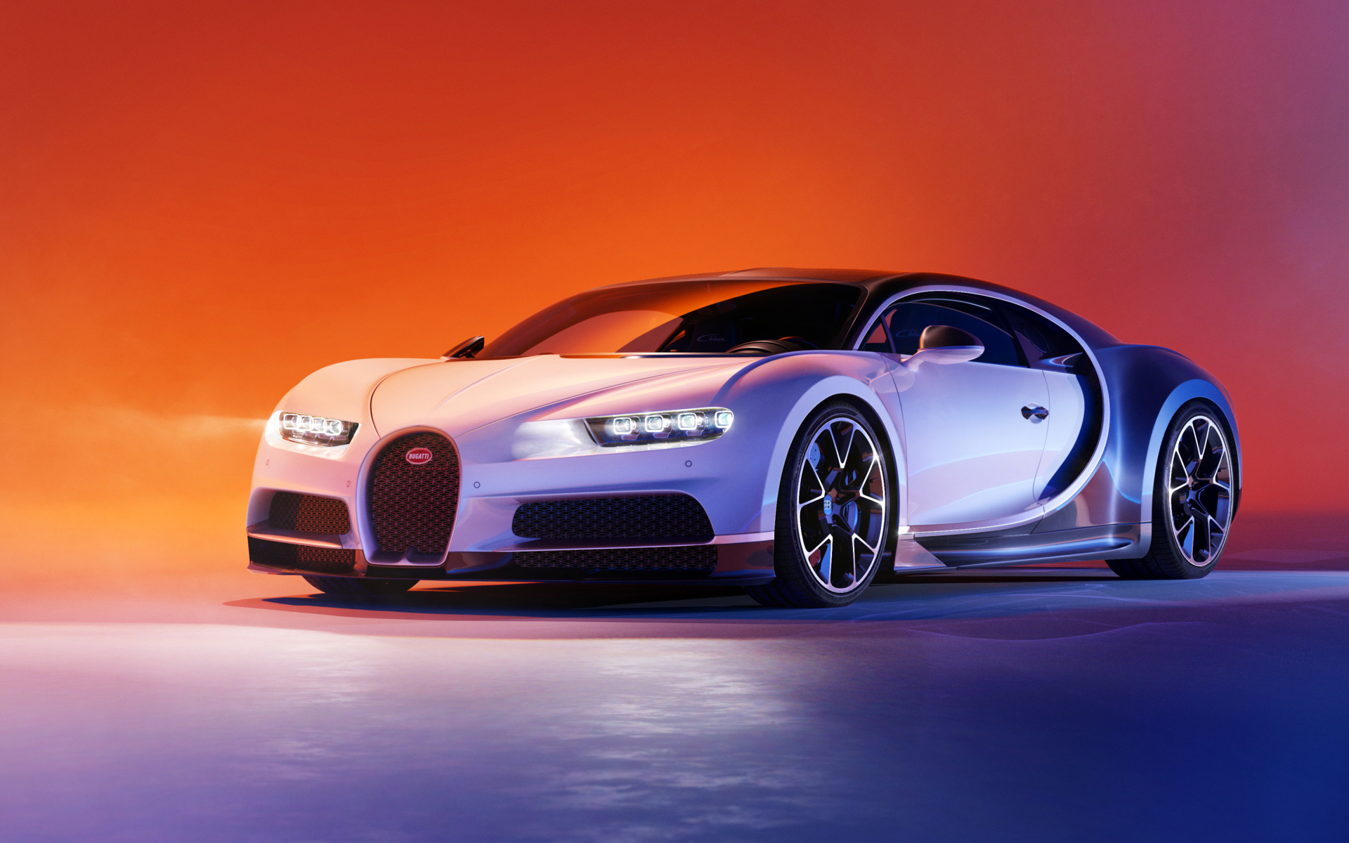 Серебристый дорогой автомобиль Bugatti Chiron