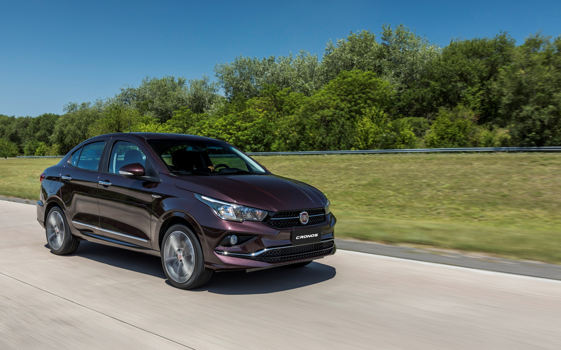 Автомобиль Fiat  Cronos Precision, 2018 года на трассе