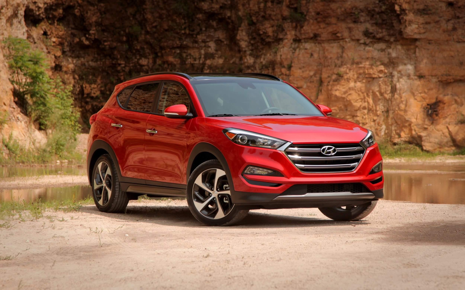 Красный внедорожник Hyundai Tucson, 2019 