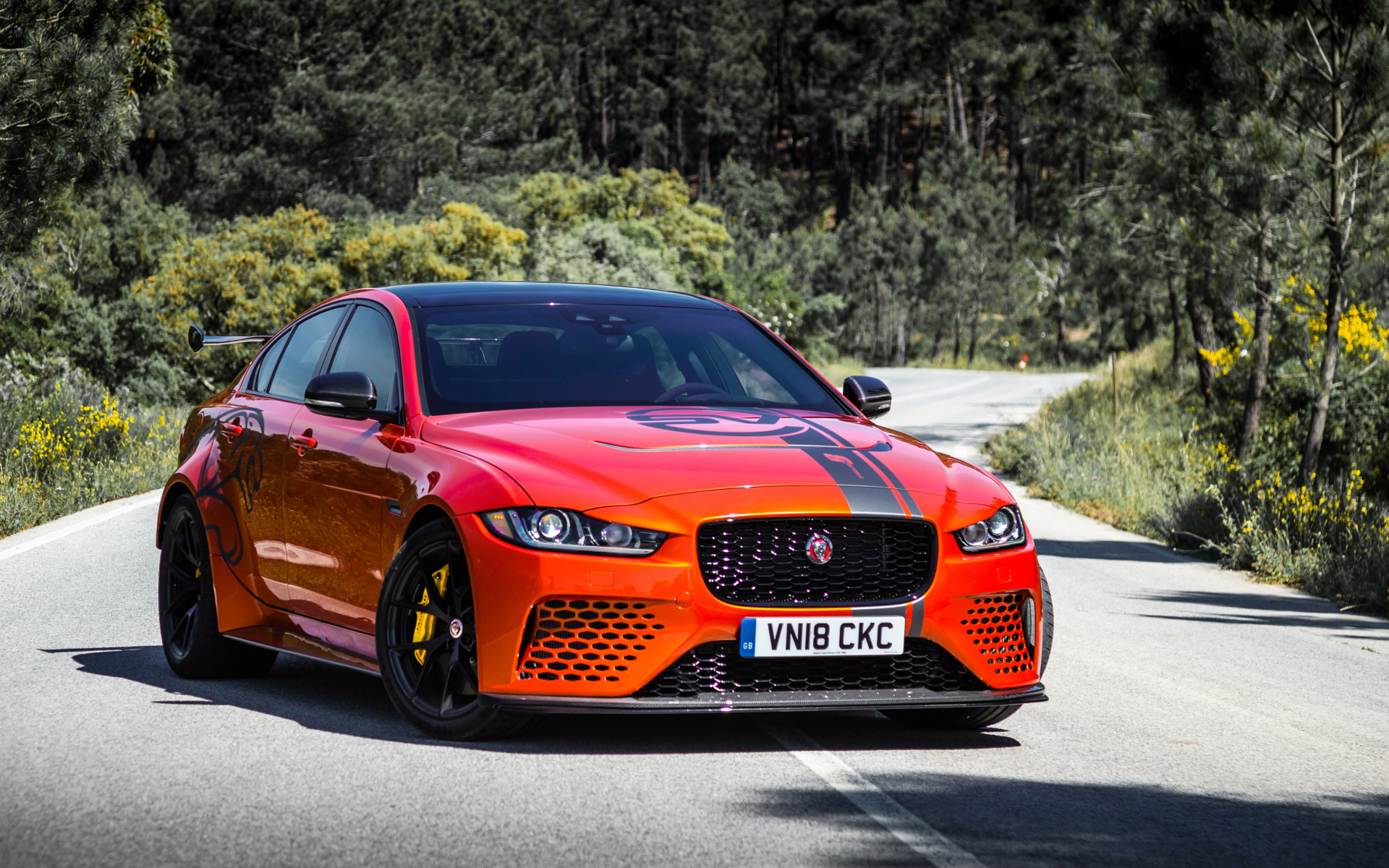 Спортивный автомобиль Jaguar XE SV Project 8