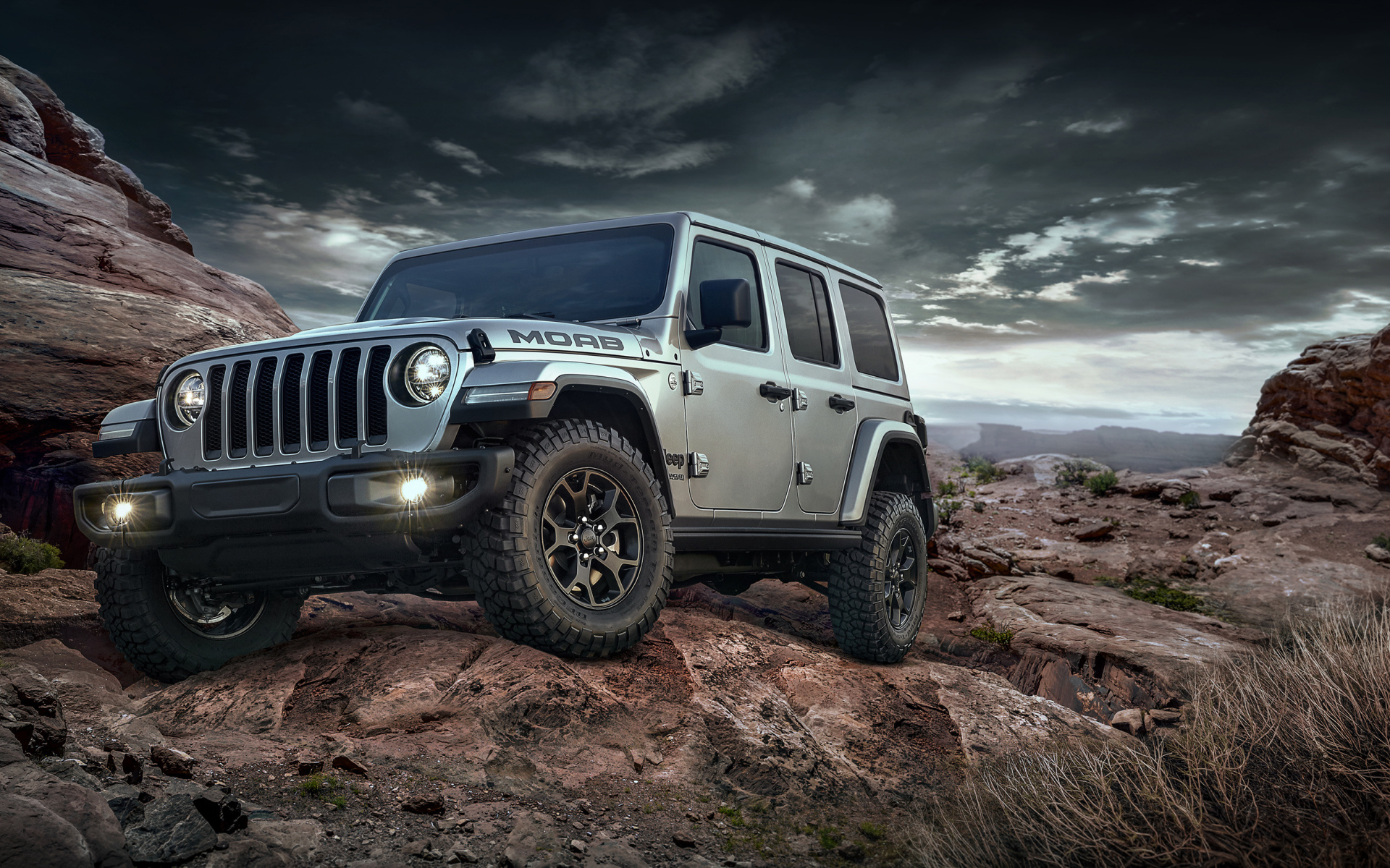 Внедорожник Jeep Wrangler, 2018 в горах 