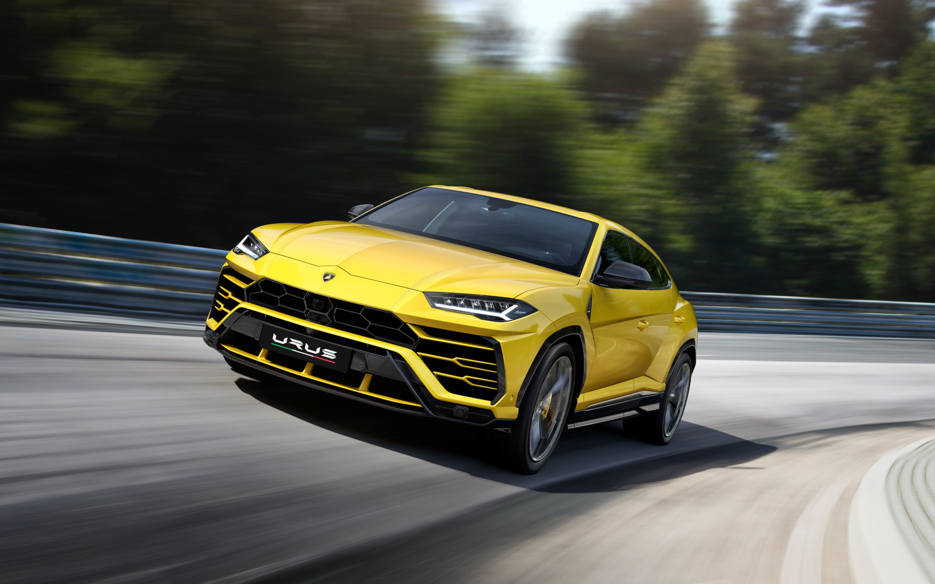 Желтый внедорожник  Lamborghini Urus, 2018