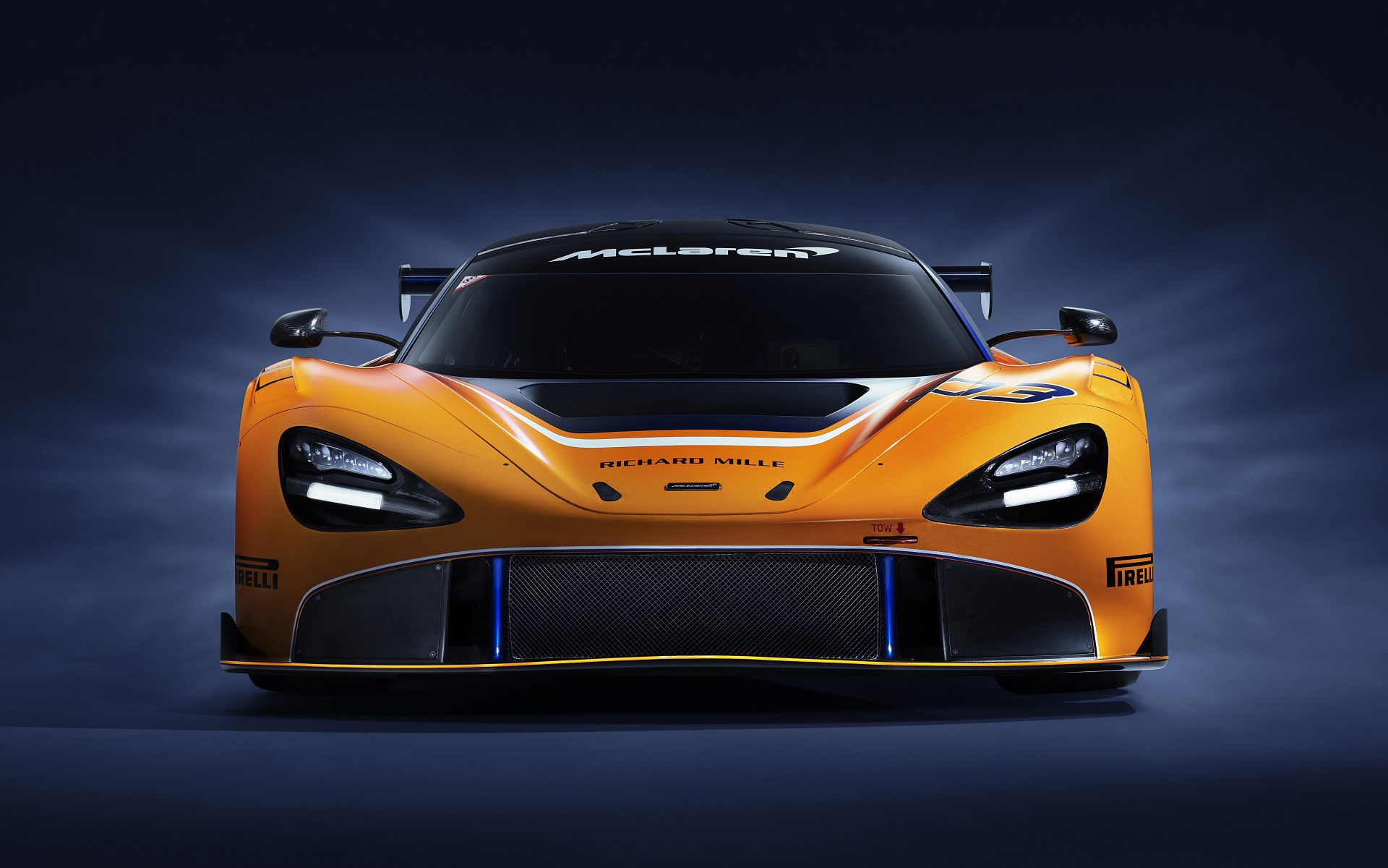 Спорткар McLaren 720S GT3, 2019 года вид спереди