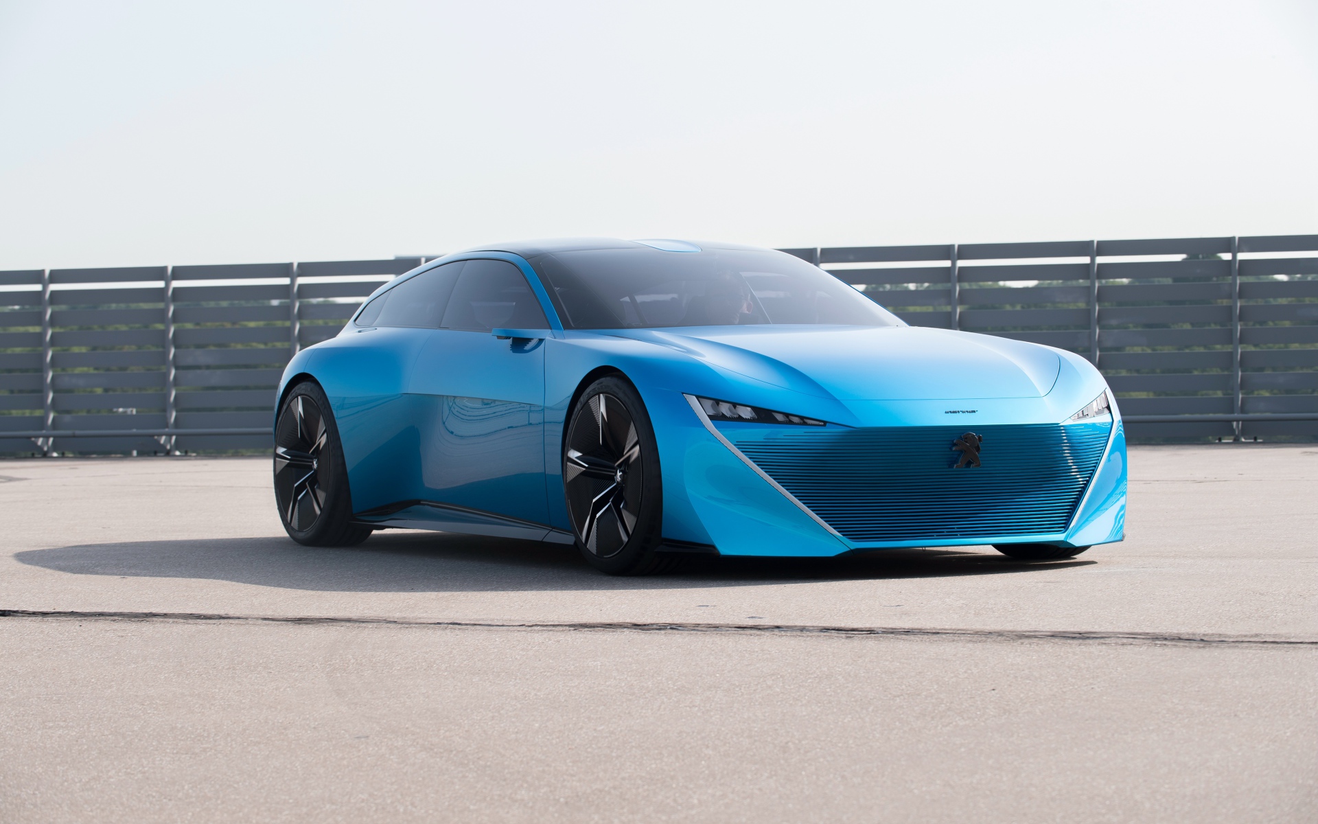 Стильный автомобиль концепт Peugeot Instinct, 2018