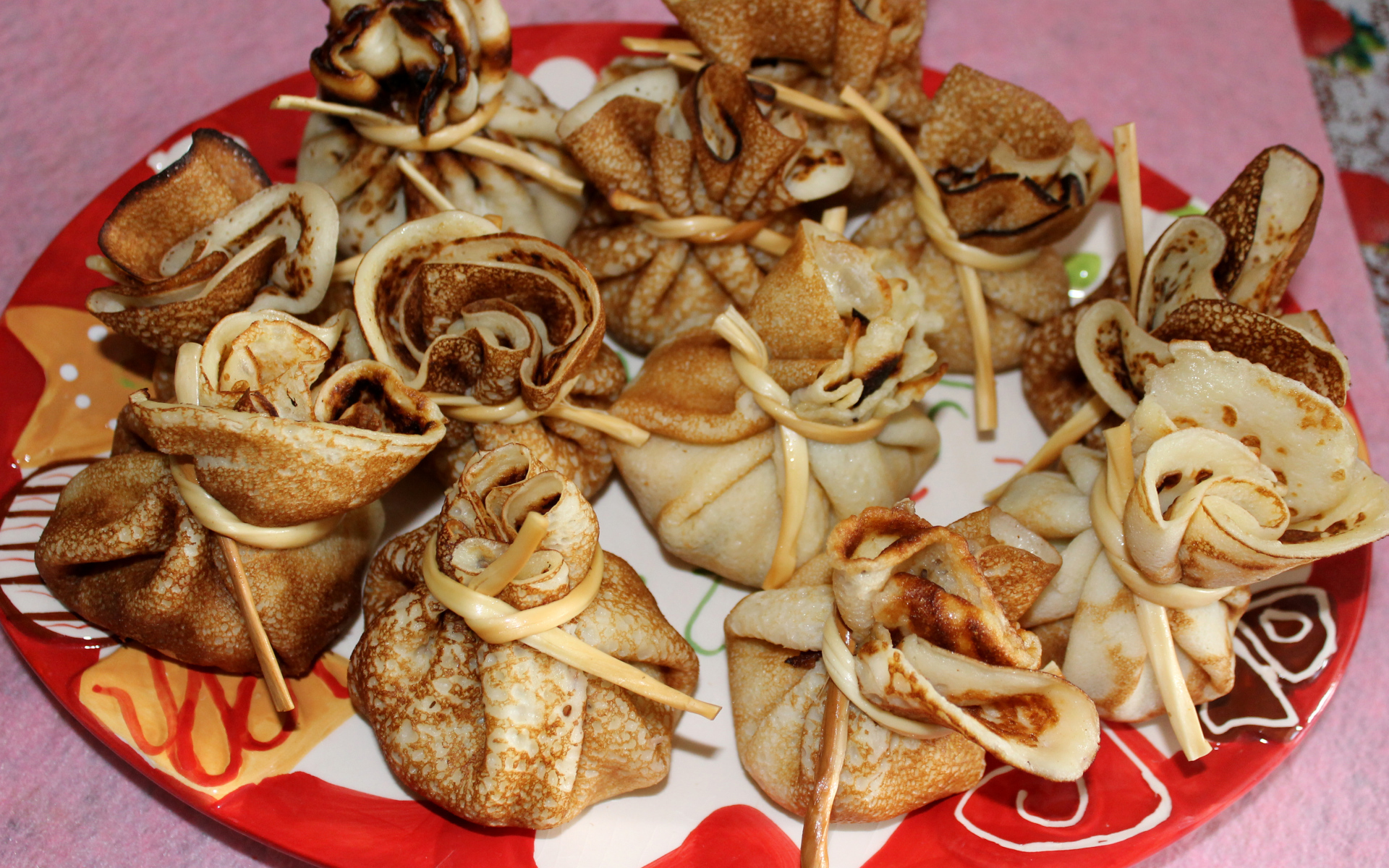 Аппетитные мешочки из блинов на праздник Масленица