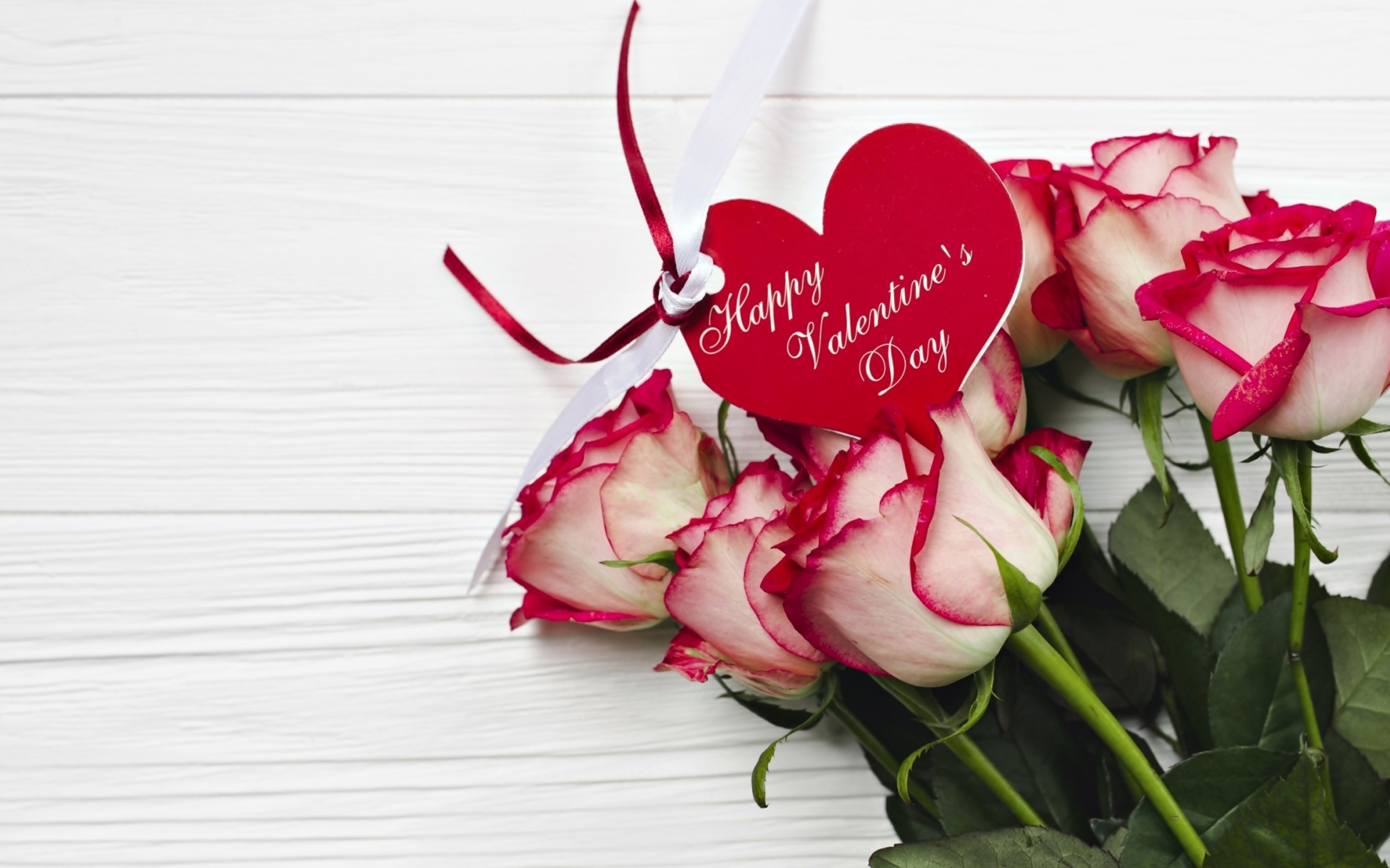 Букет роз и валентинка на День Святого Валентина