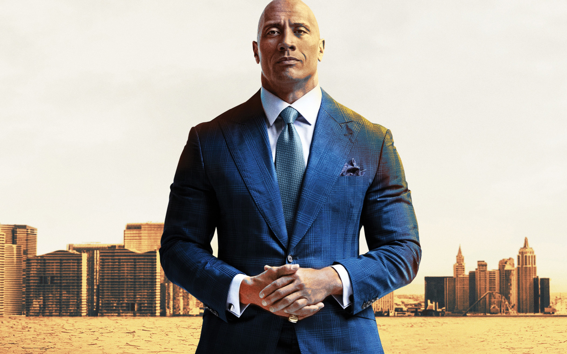 Американский актер Дуэйн Джонсон в костюме