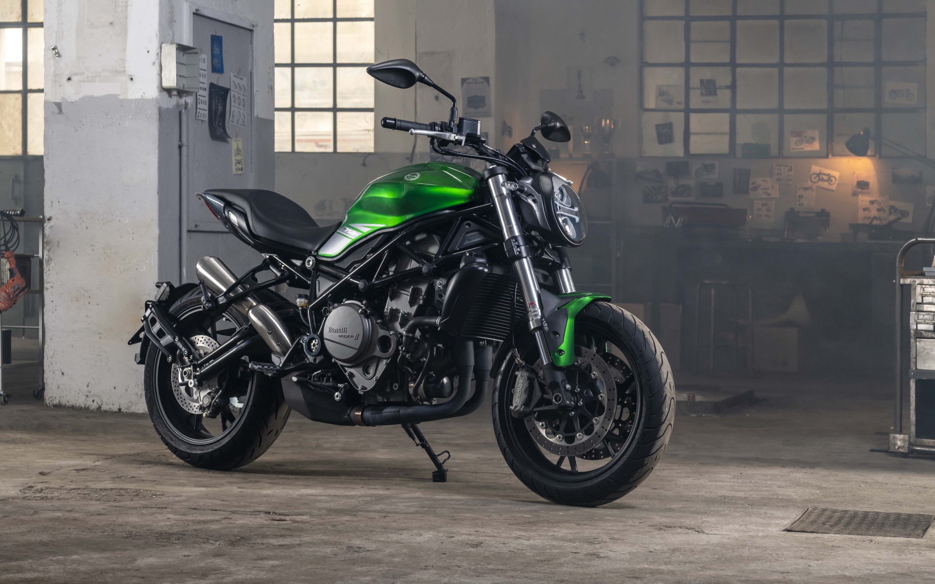 Мотоцикл Benelli 752S, 2019 года в гараже