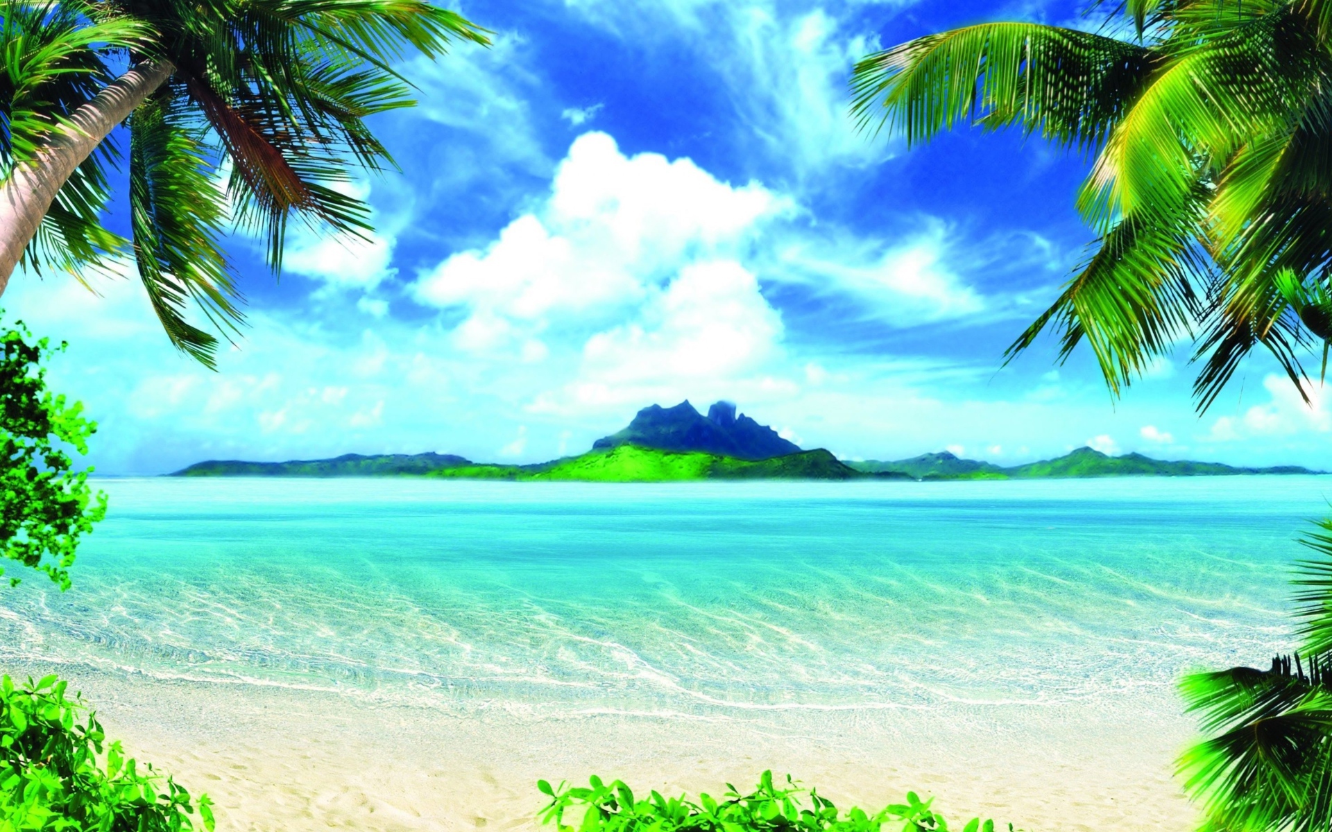 Красивый тропический пляж под голубым небом с белыми облаками