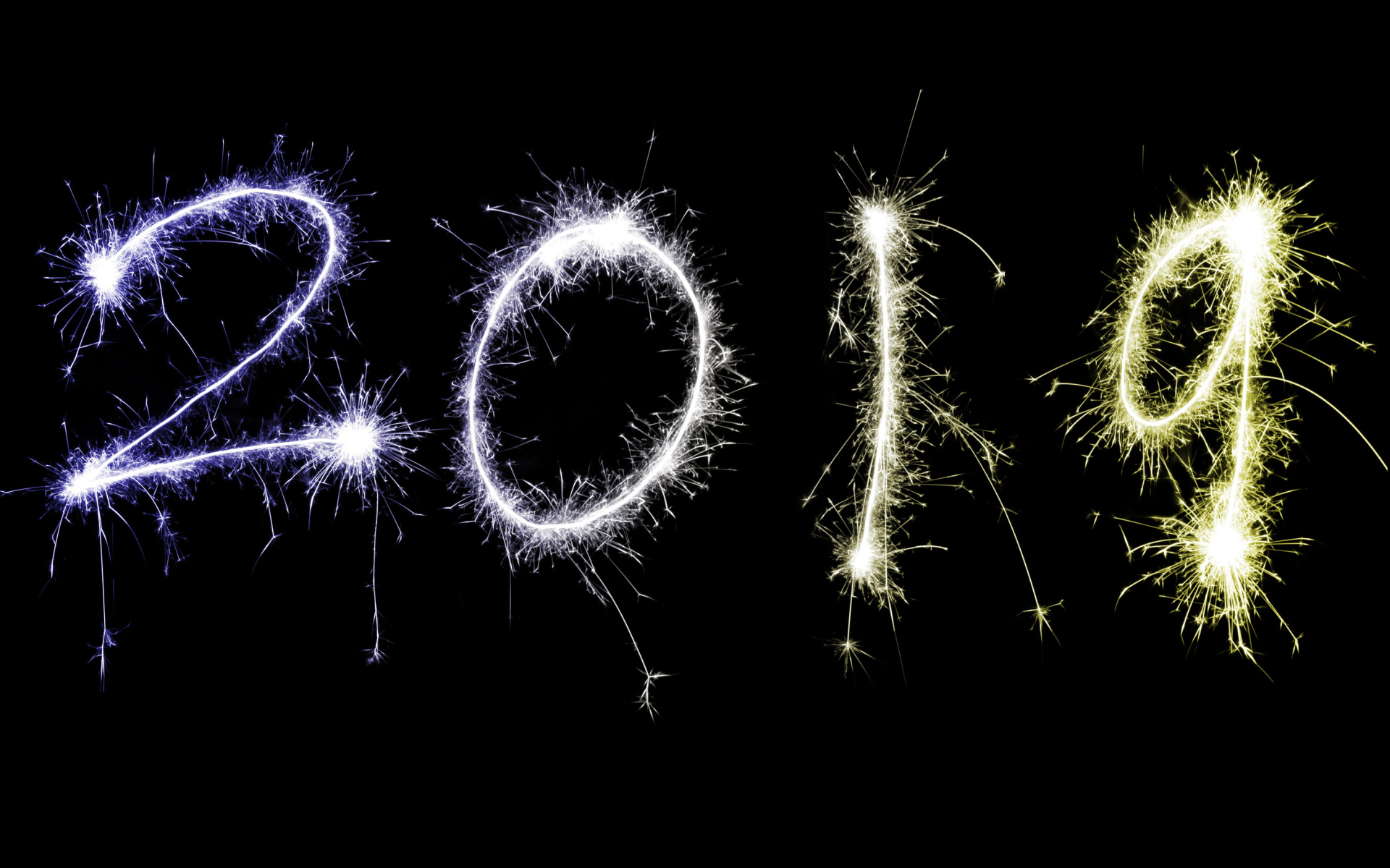 Блестящие цифры 2019 на черном фоне на Новый год