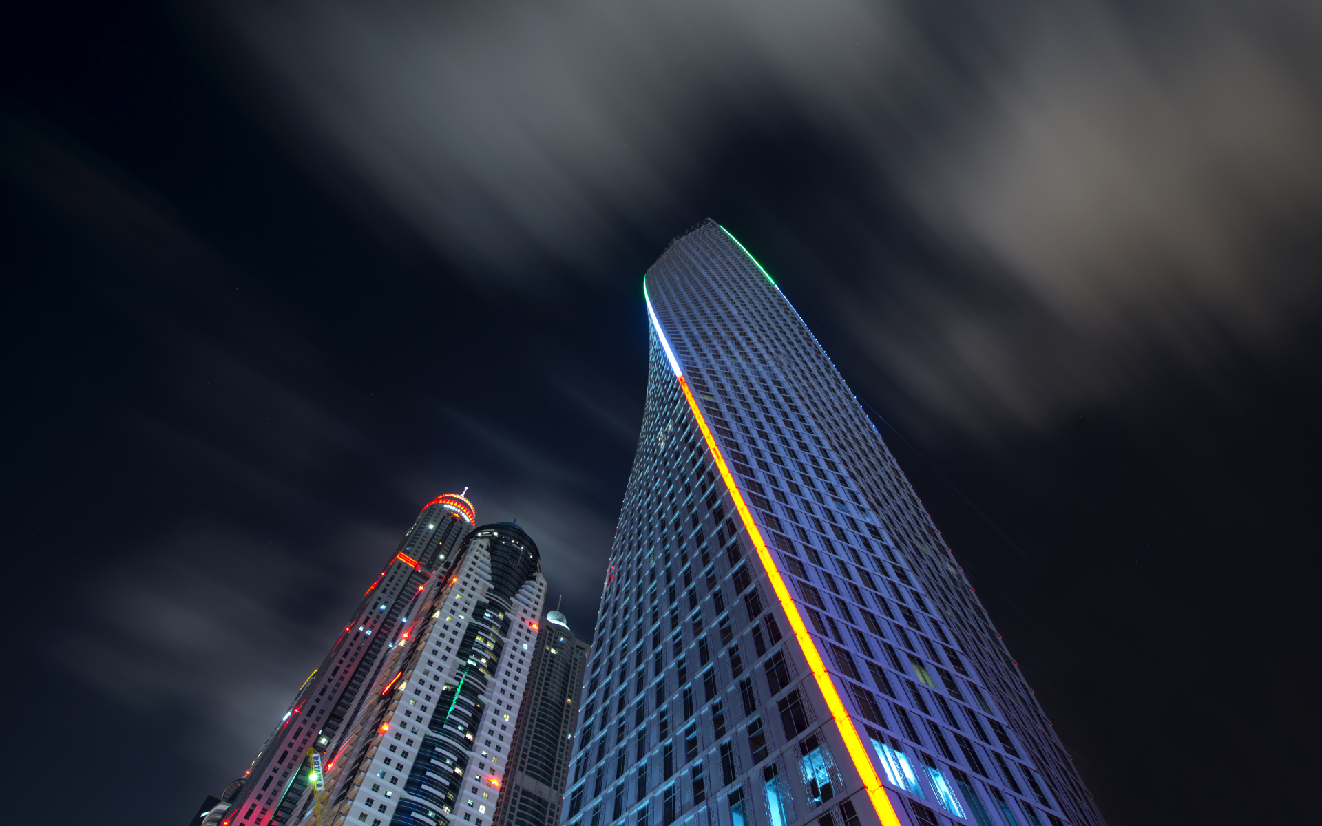 Небоскребы Дубаи под ночным небом, ОАЭ