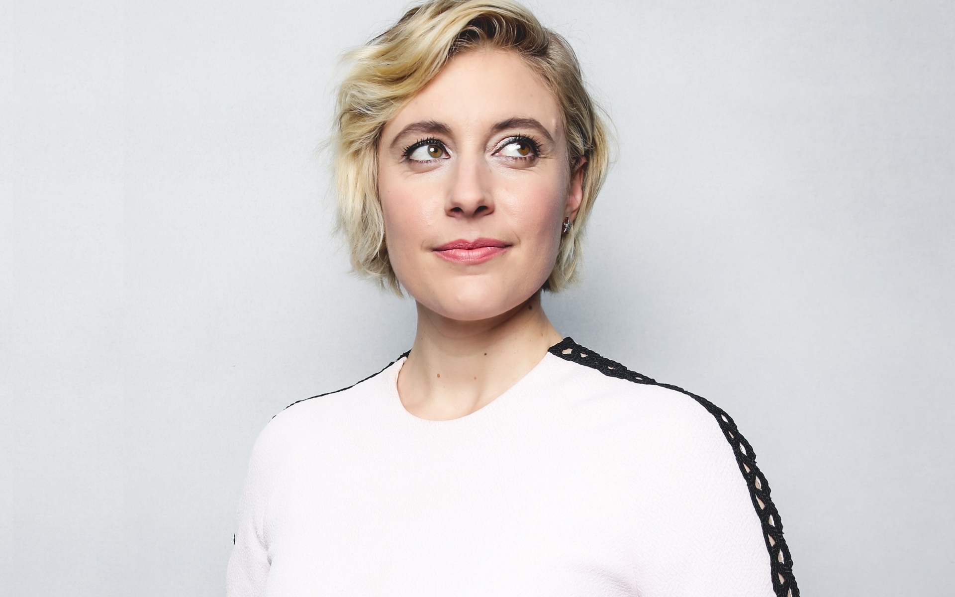 Актриса Грета Гервиг фото на сером фоне