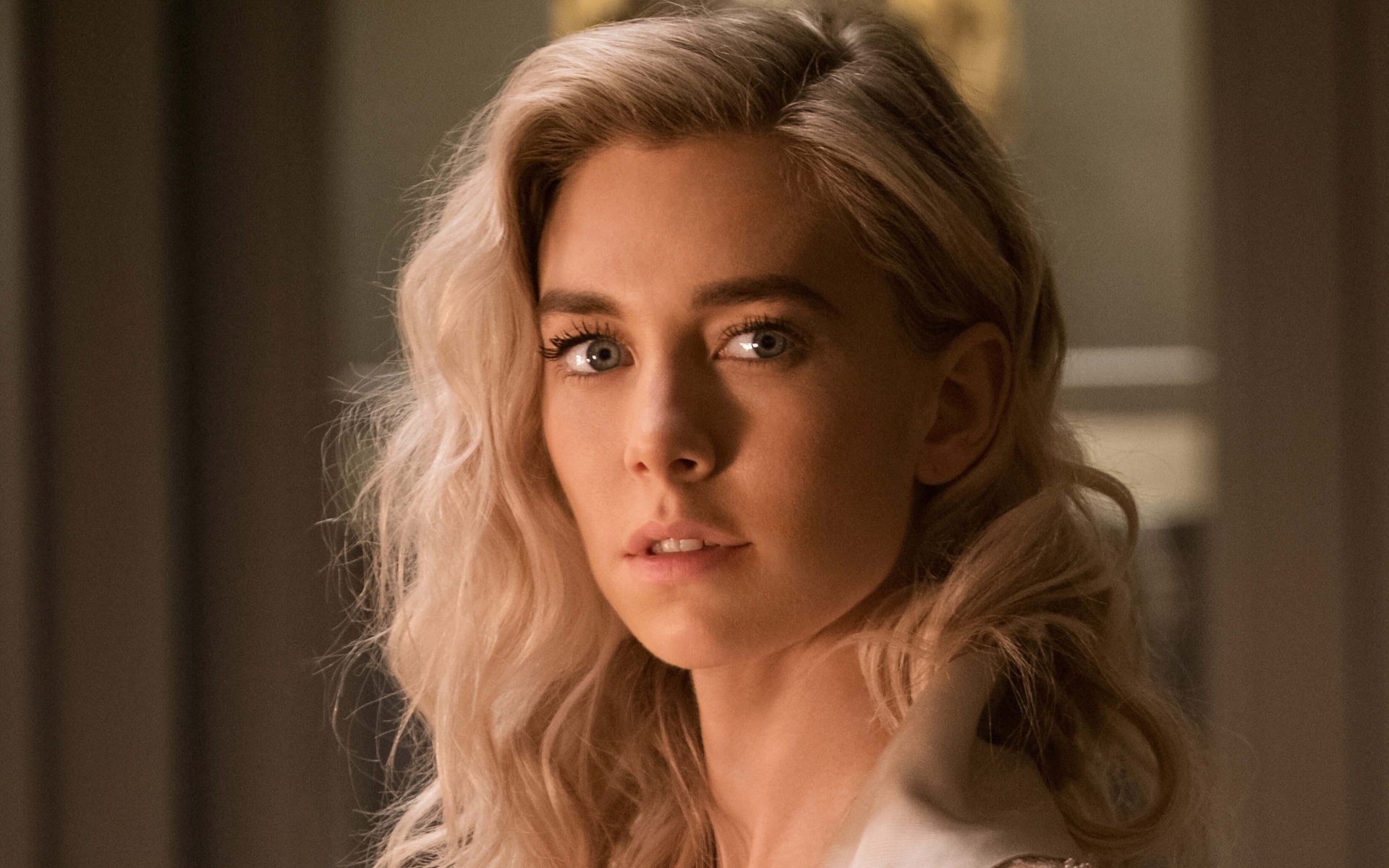 Красивая блондинка, актриса Ванесса Кирби