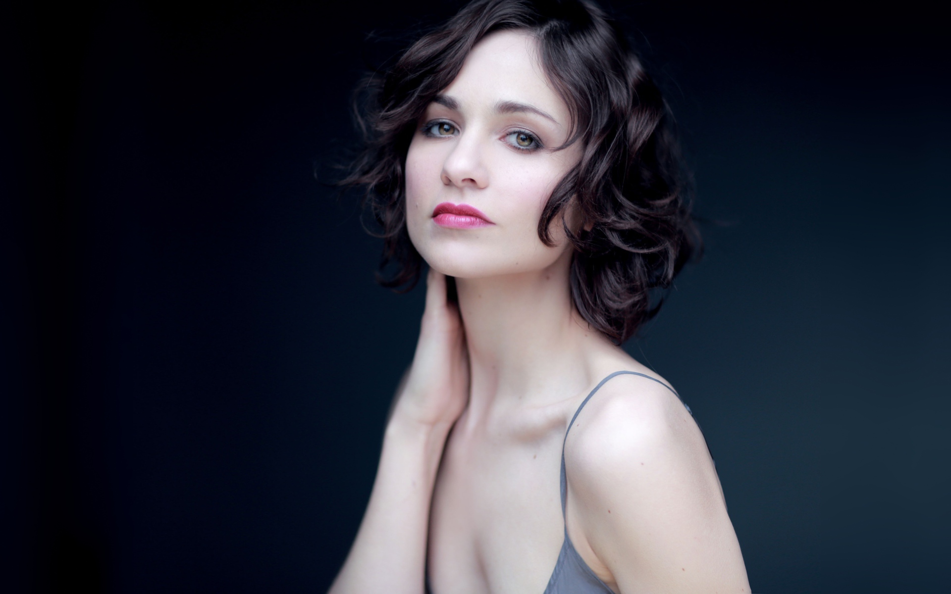 Красивая кареглазая девушка, актриса Таппенс Мидлтон