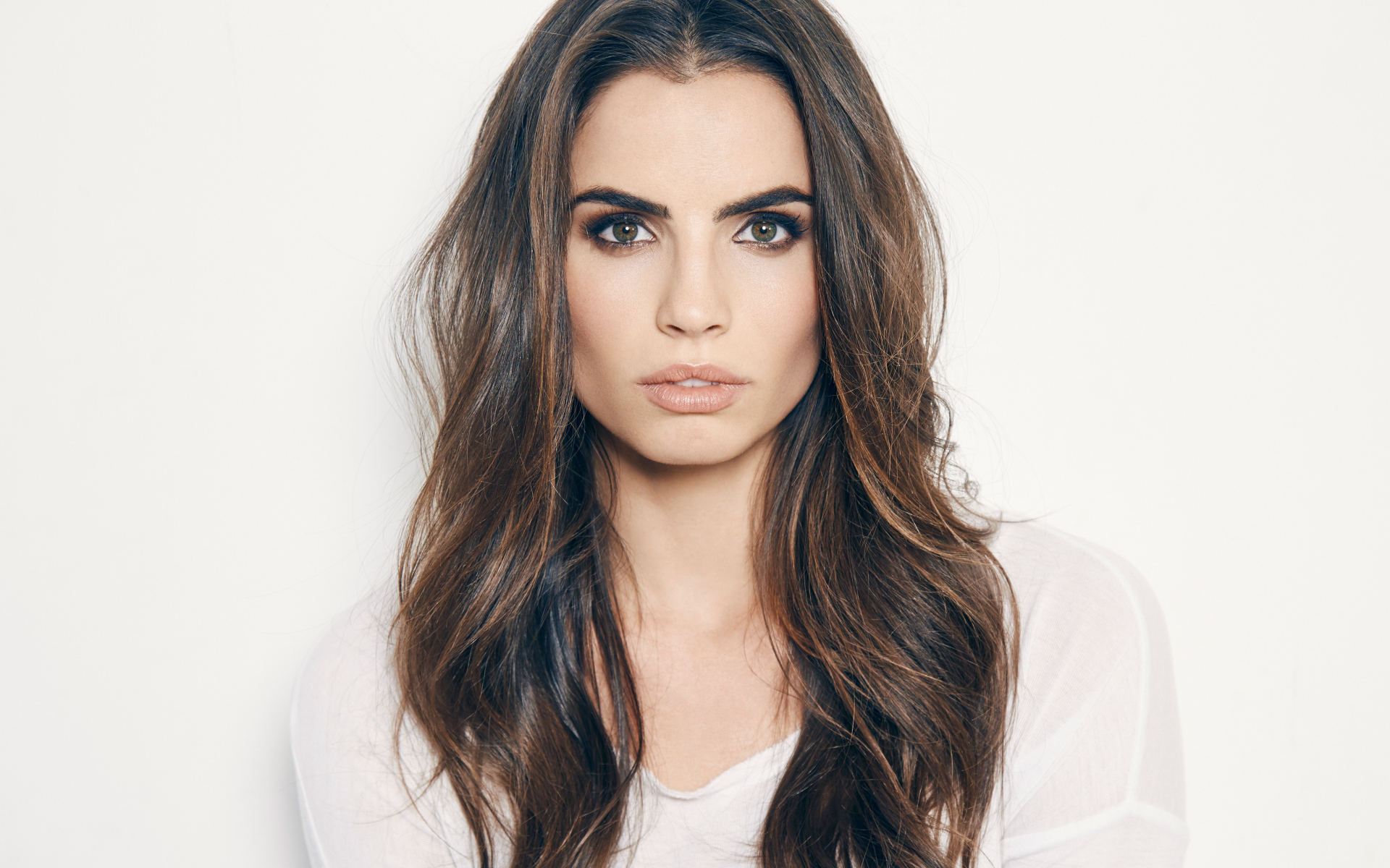 Длинноволосая американская актриса Хилти Боуэн