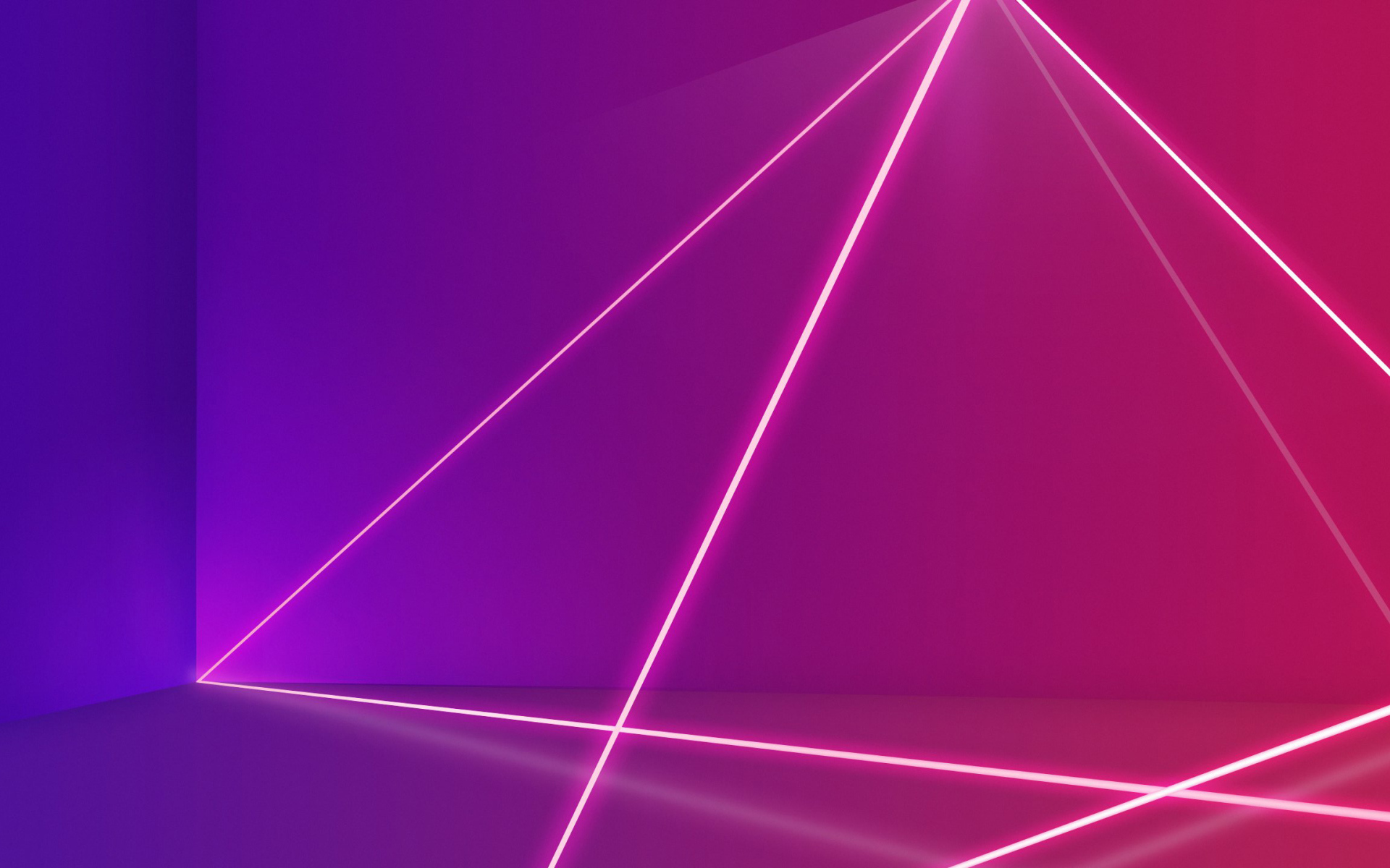 Розовые лазерные лучи на сиреневом фоне