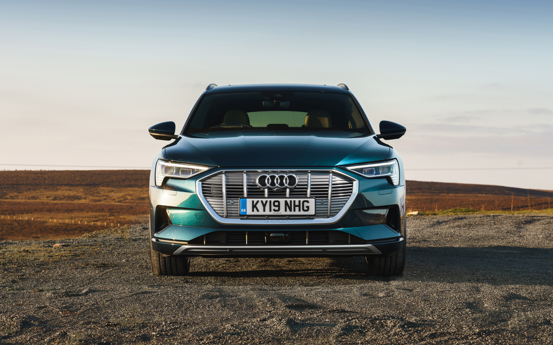 Стильный автомобиль Audi E-Tron 55 Quattro 2019 года 
