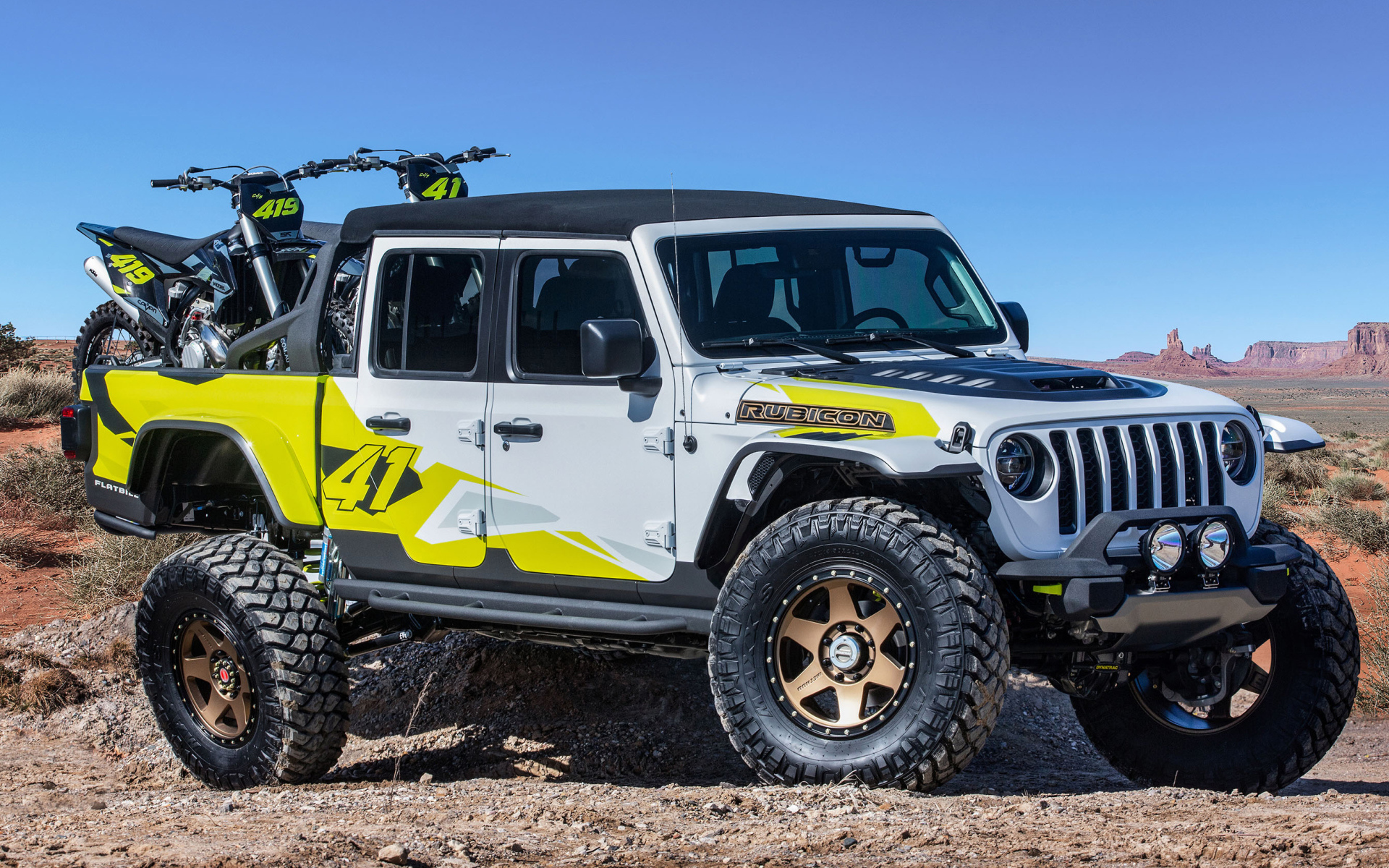 Спортивный Jeep Flatbill 2019 года на бездорожье
