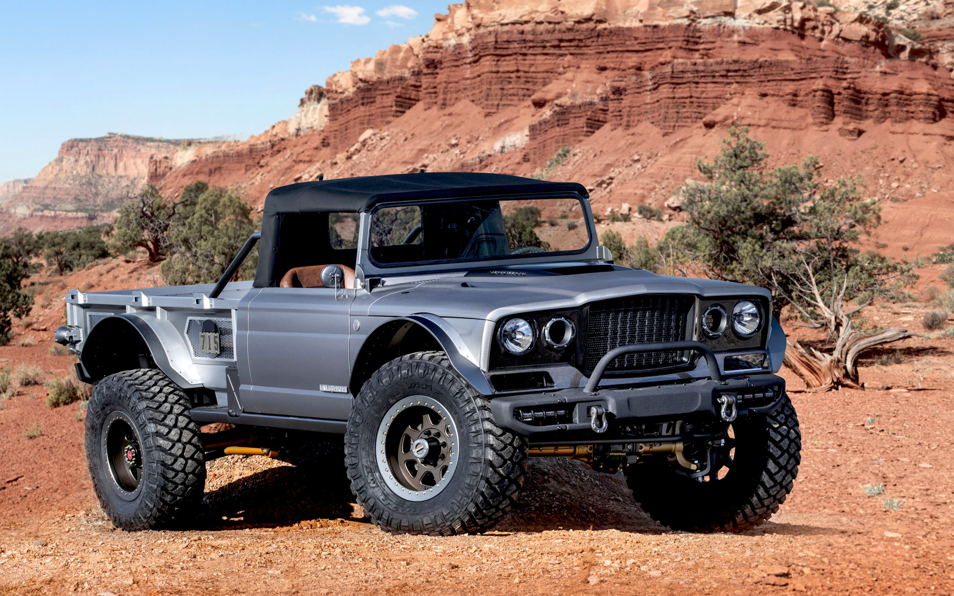 Пикап Jeep M-715 Five-Quarter 2019 года на фоне гор