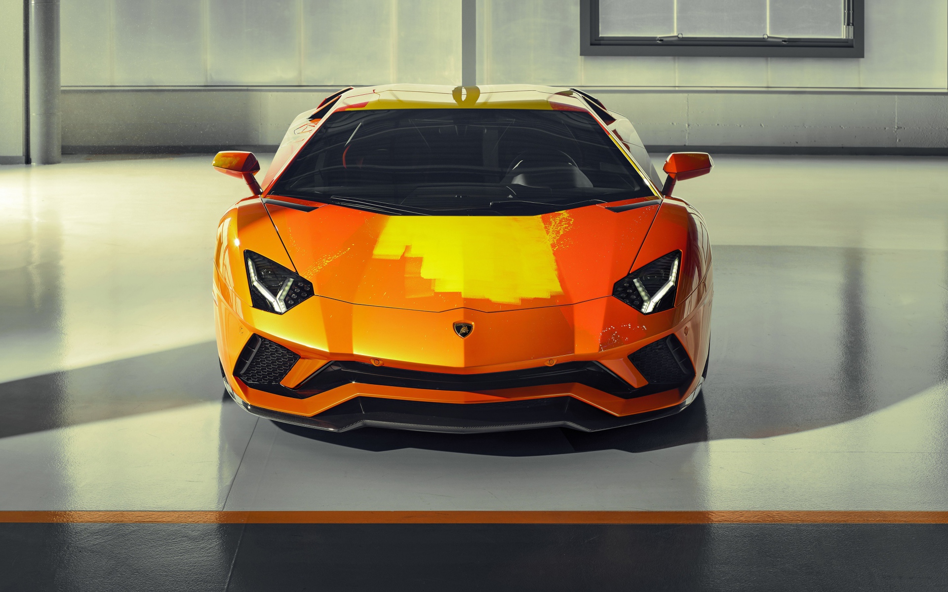 Автомобиль Lamborghini Aventador S 2019 года вид спереди