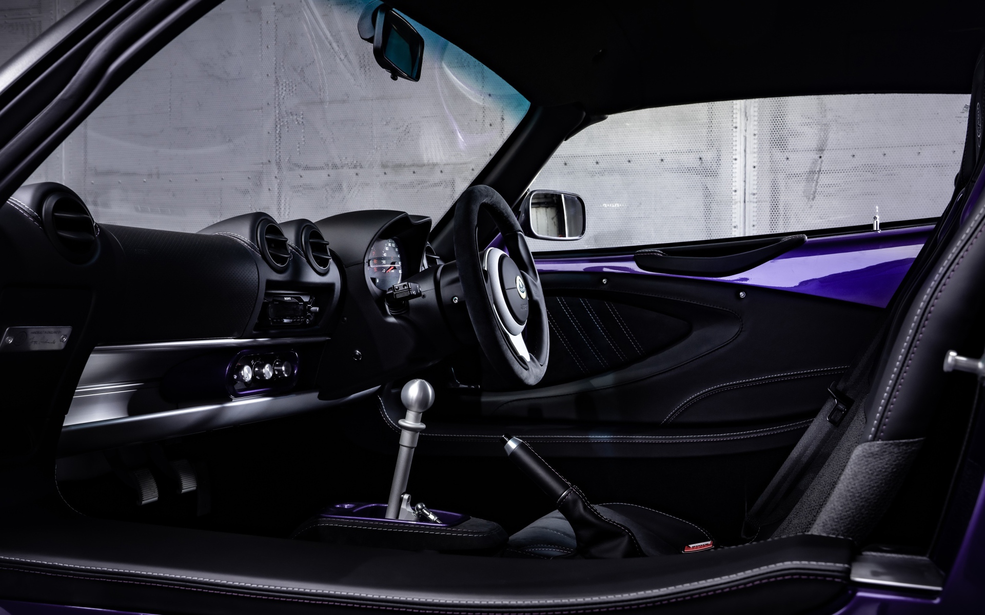 Салон автомобиля Lotus Exige Sport 350 