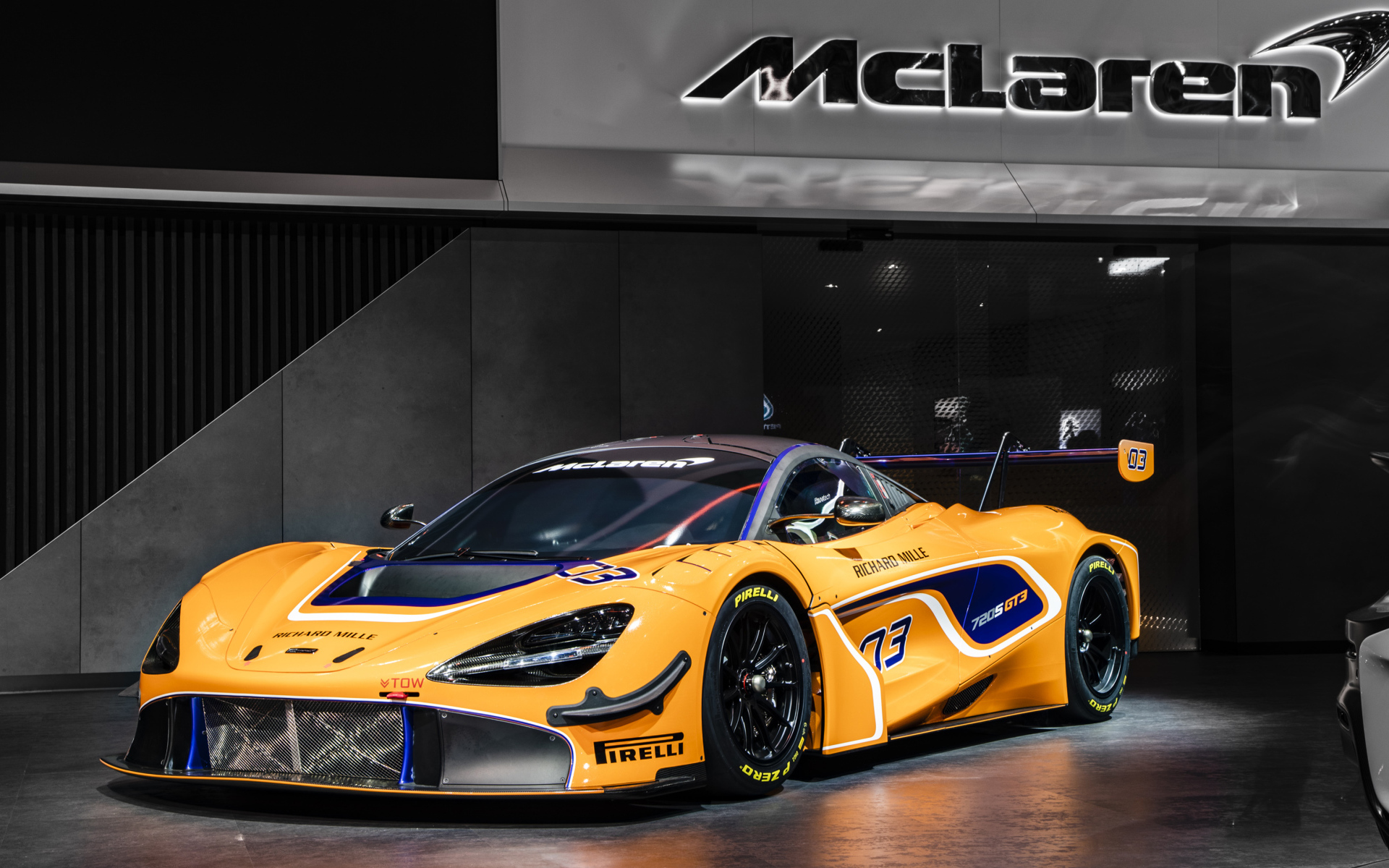 Спортивный автомобиль McLaren 720S GT3 2019  года 