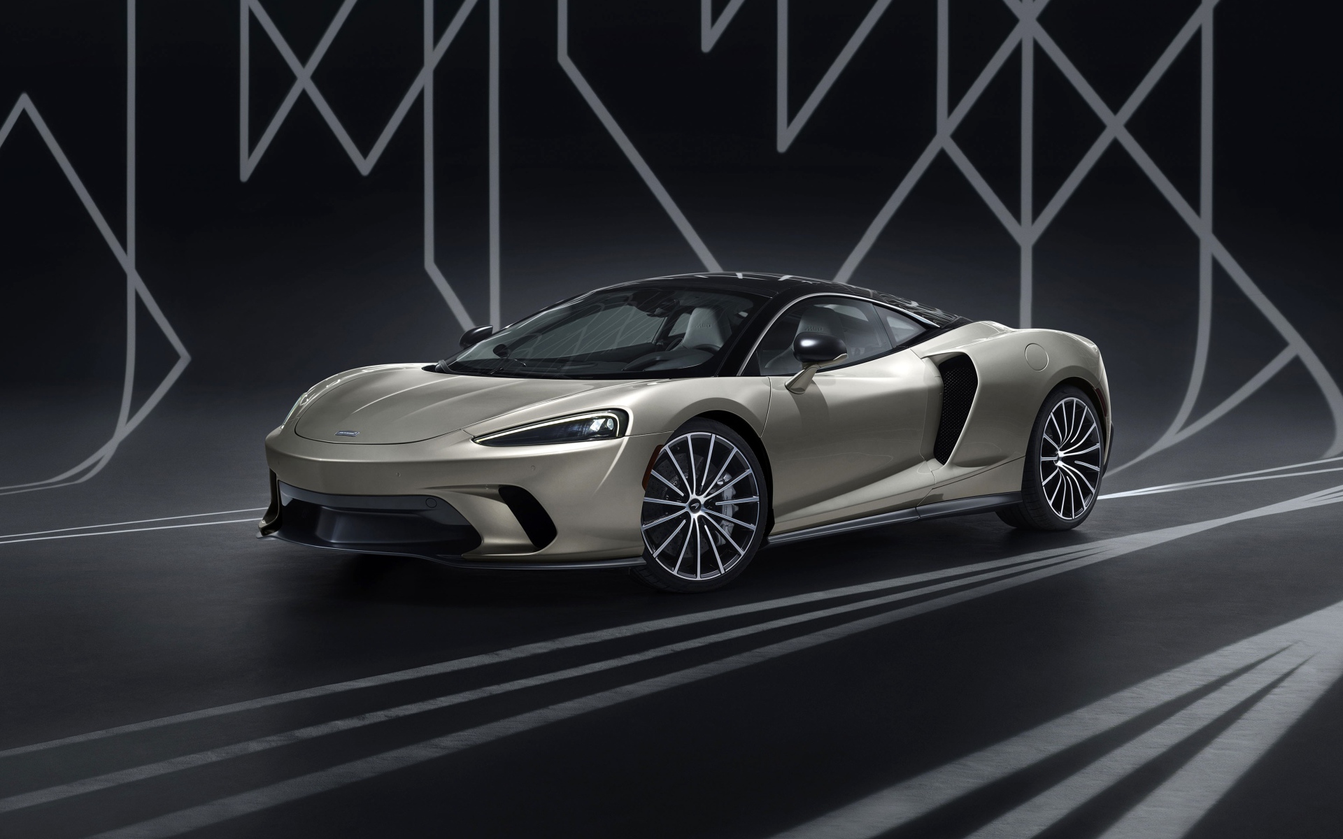 Спортивный автомобиль McLaren GT By MSO 2019 года