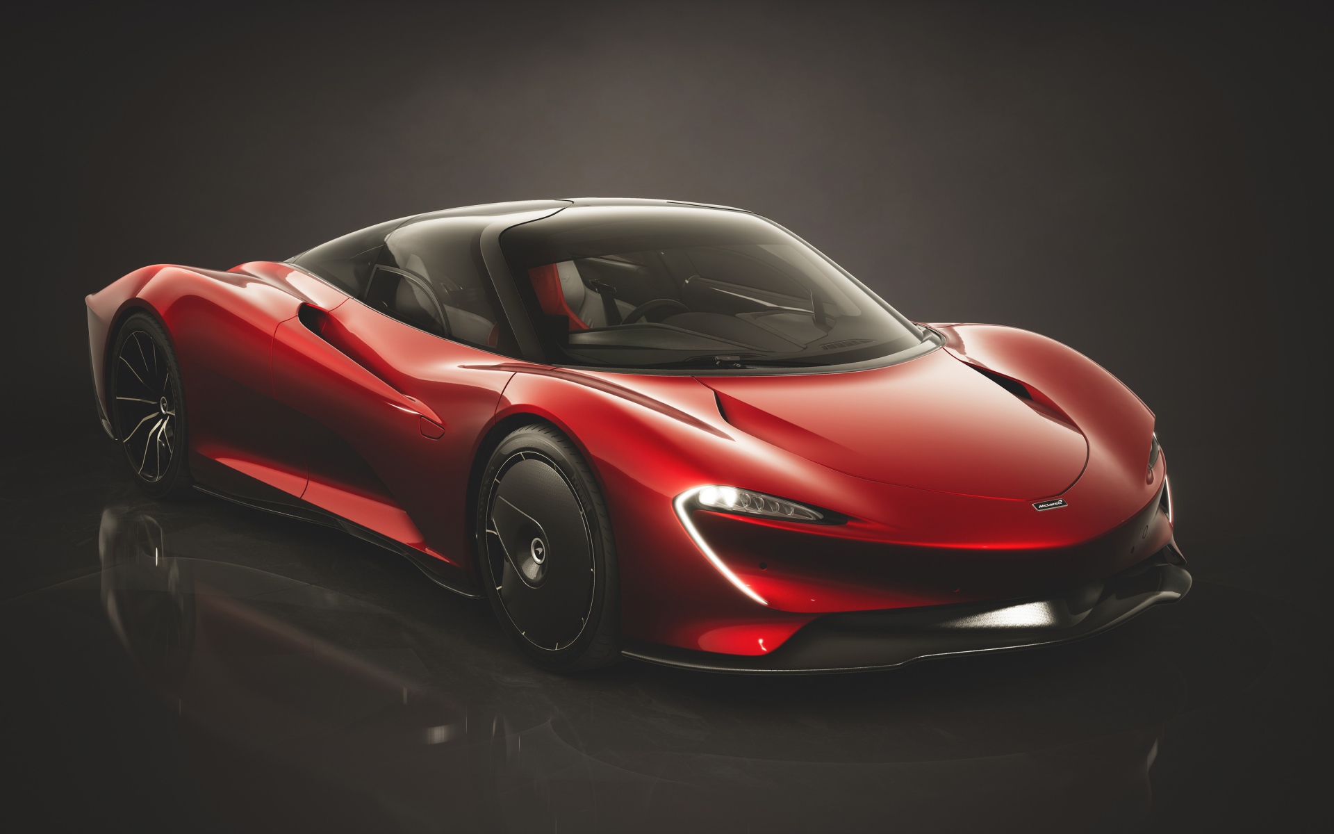 Красный автомобиль McLaren Speedtail Bloodline 2019 года на черном фоне