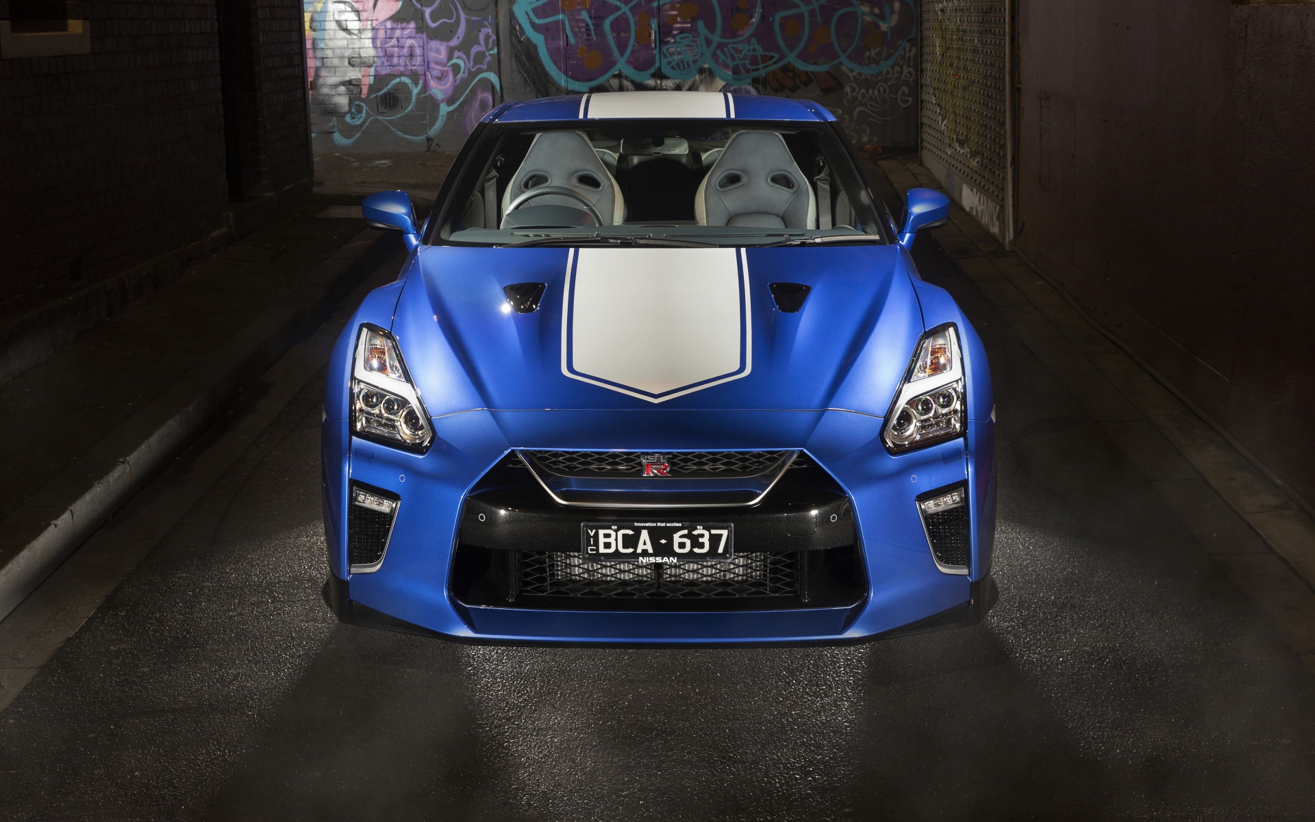 Спортивный автомобиль Nissan GT-R 50th Anniversary 2019 года