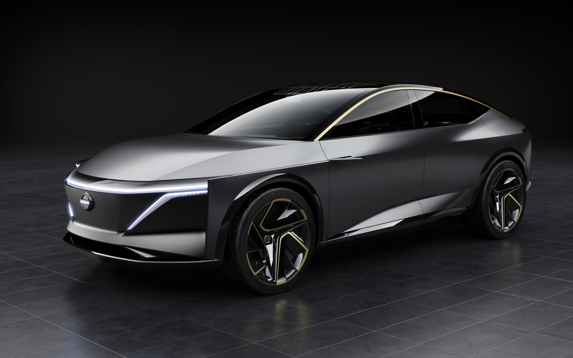 Серебристый автомобиль Nissan IMs Concept 2019 года