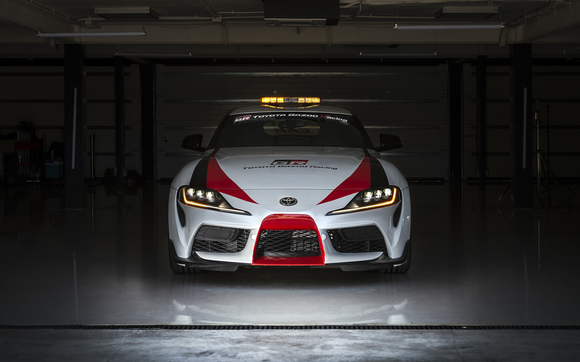 Автомобиль Toyota GR Supra Safety Car, 2019 года в гараже