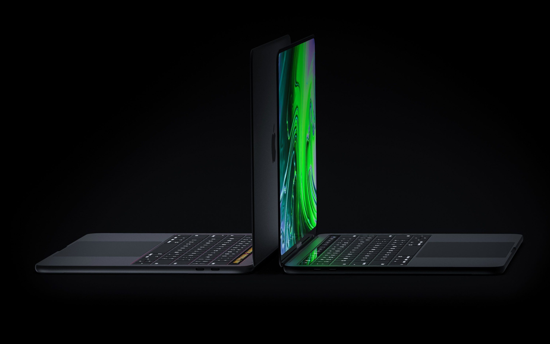 Два новых MacBook Pro от Apple, 2019 года на черном фоне
